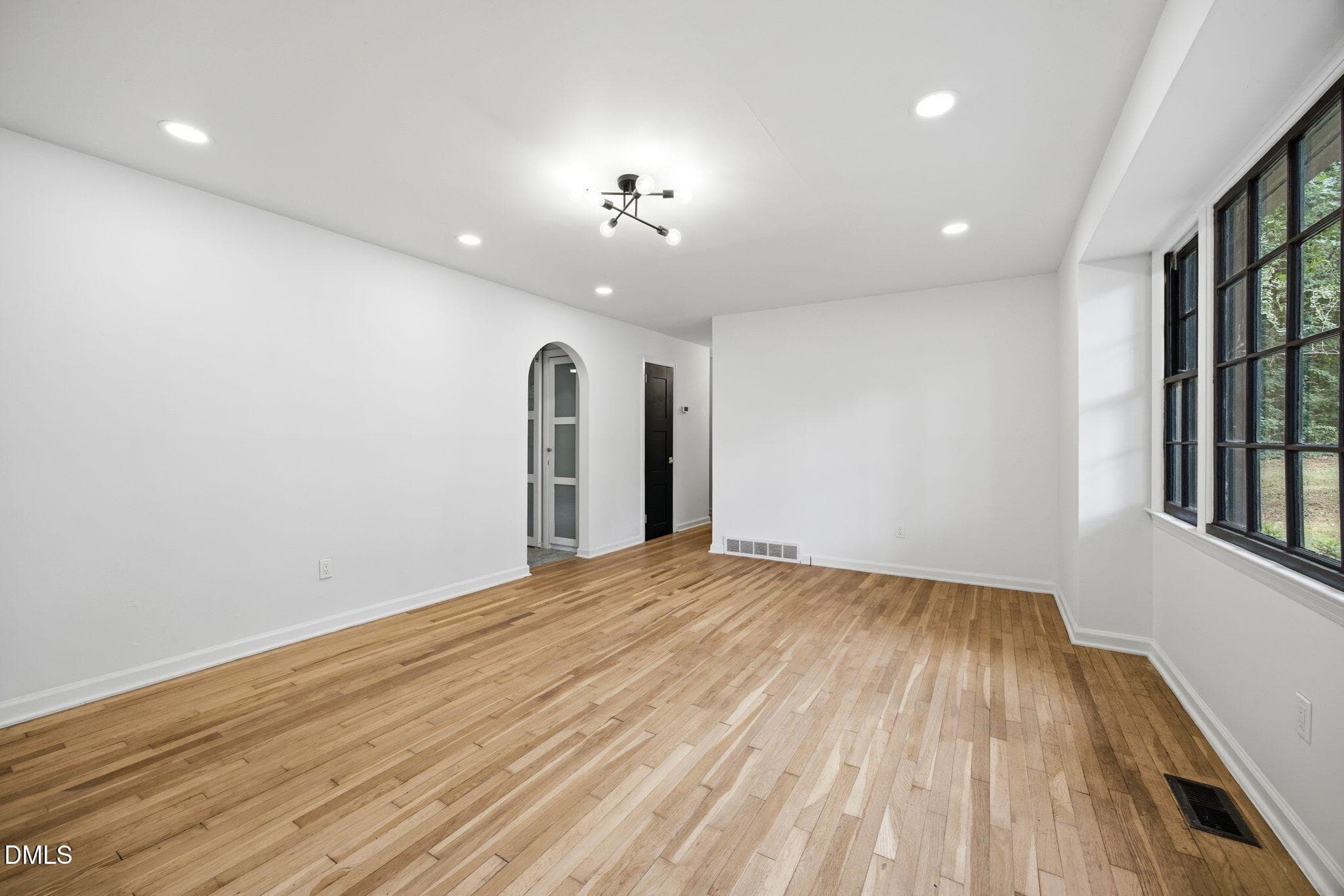 livingroom3 - 608 Dennis Avenue, Raleigh, NC 27604, Raleigh
