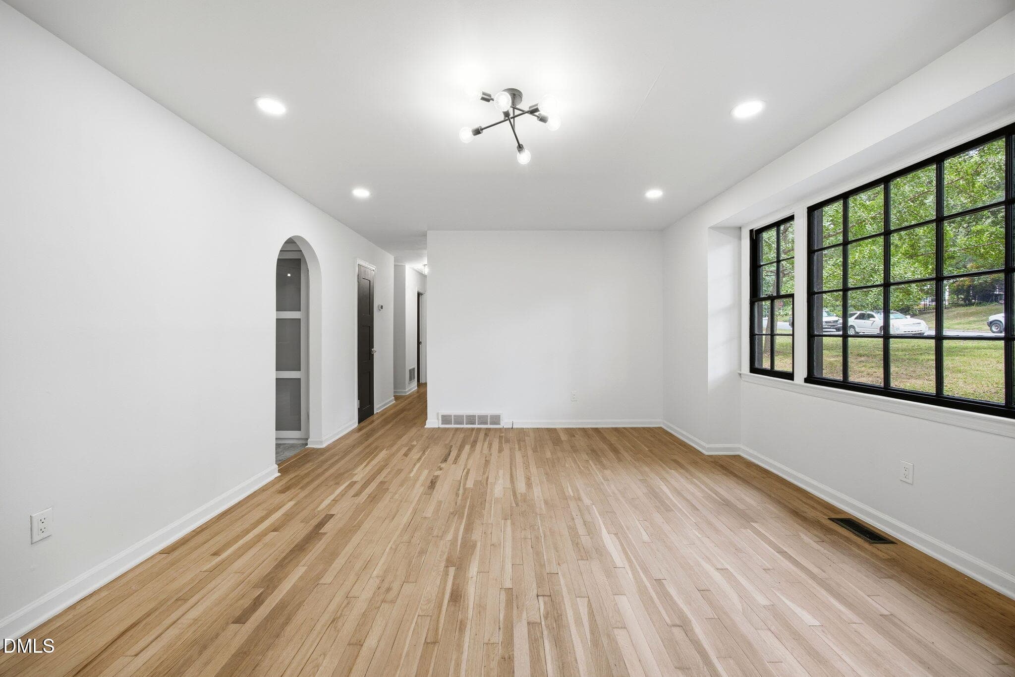 livingroom1 - 608 Dennis Avenue, Raleigh, NC 27604, Raleigh