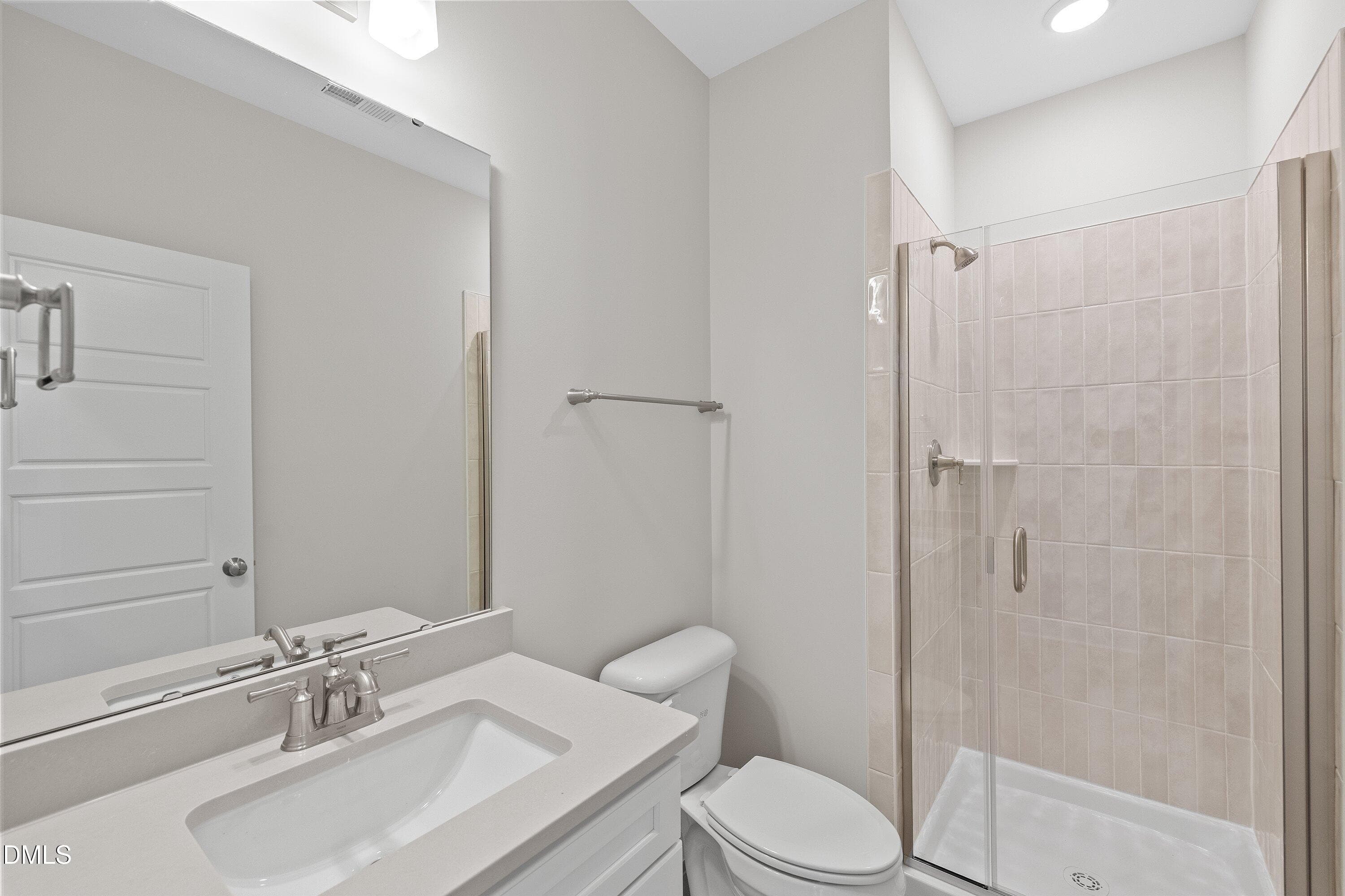 First floor guest bath - 93 W Victoria Ridge Drive 30, Selma, NC 27576