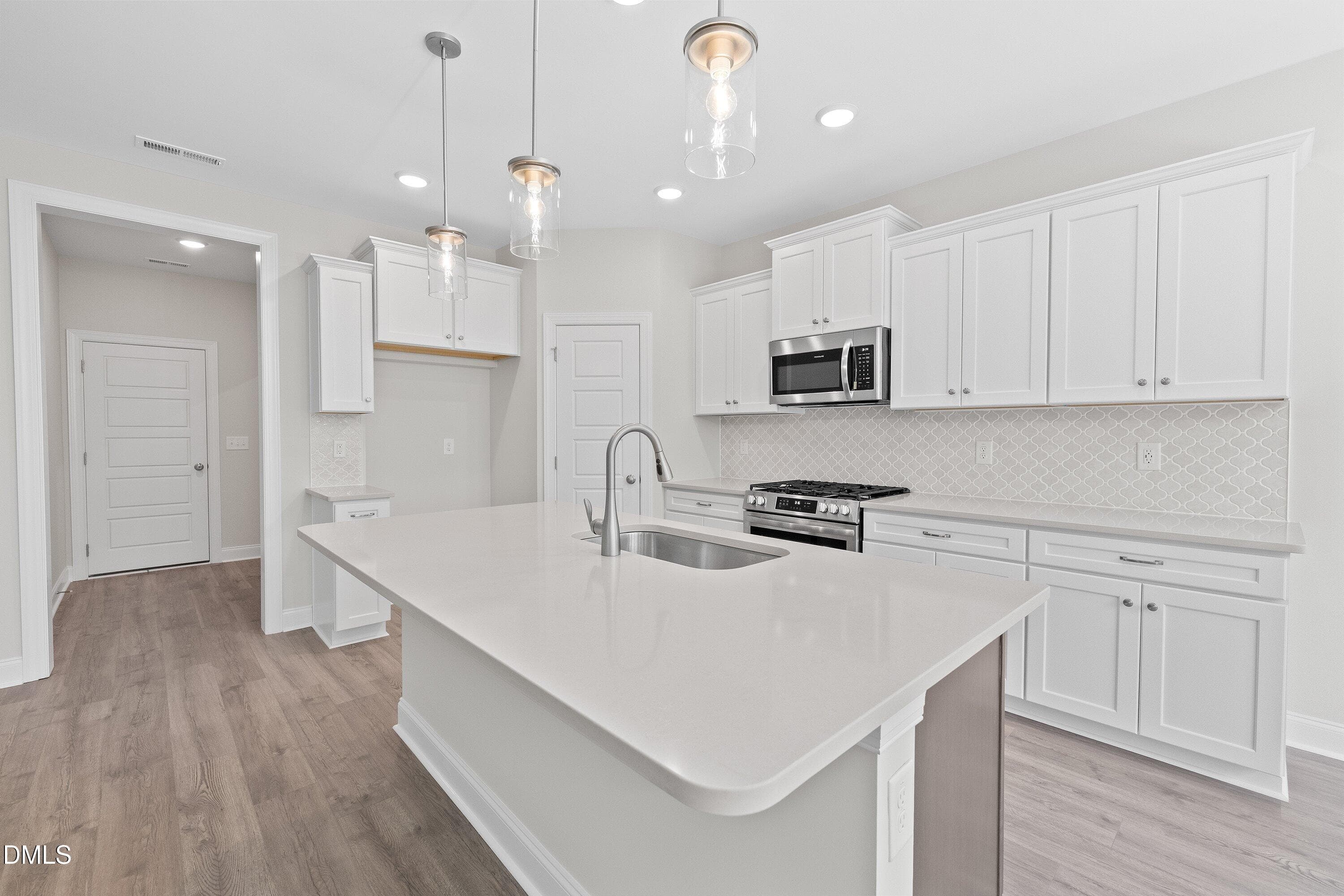 Kitchen - 93 W Victoria Ridge Drive 30, Selma, NC 27576