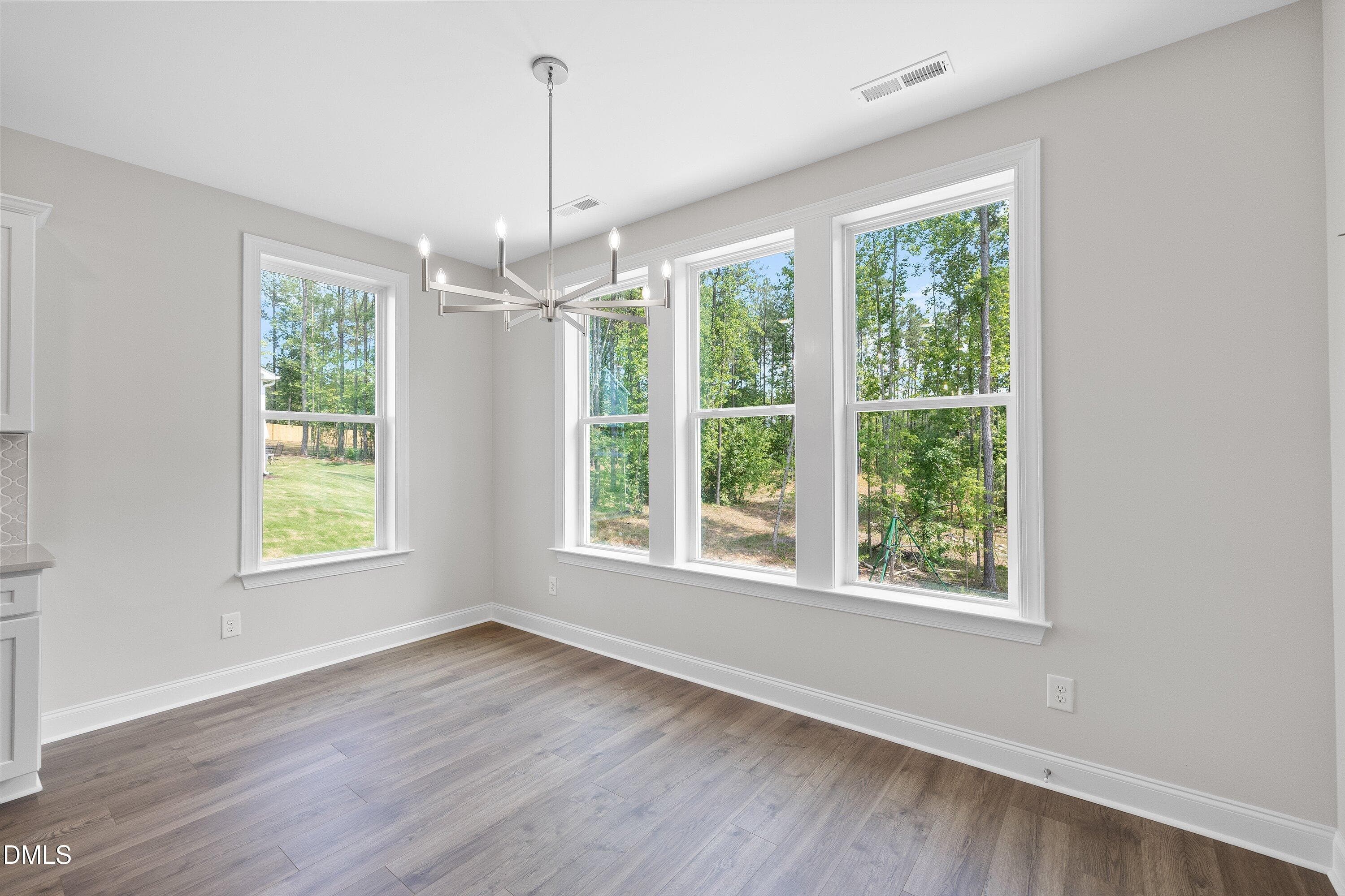 Dining Area - 93 W Victoria Ridge Drive 30, Selma, NC 27576