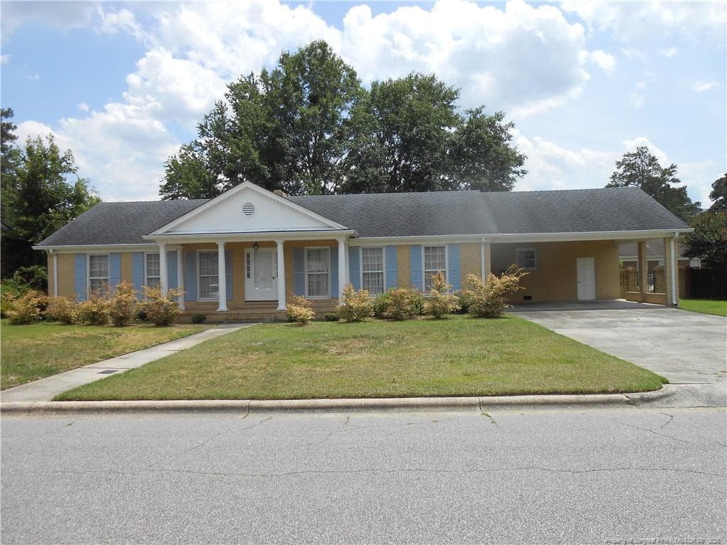 Front - 305 W 32 Street, Lumberton, NC 28358
