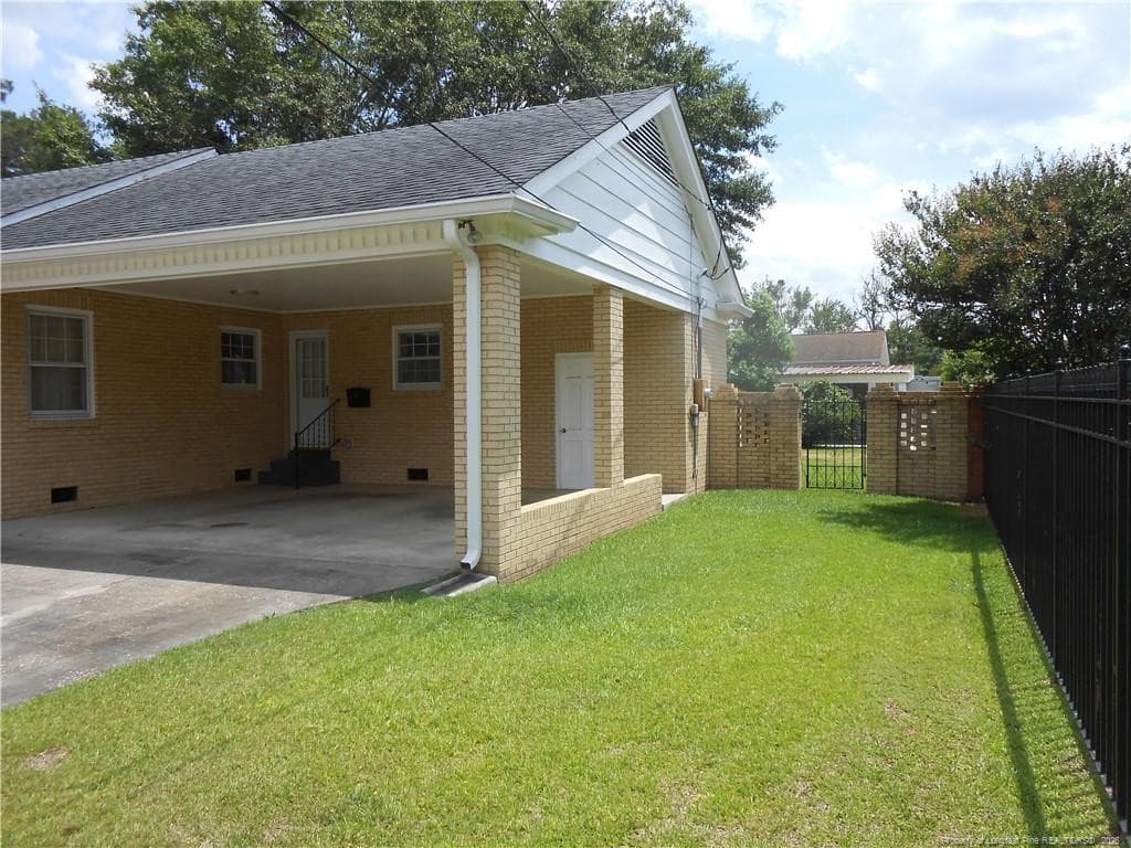 Side - 305 W 32 Street, Lumberton, NC 28358