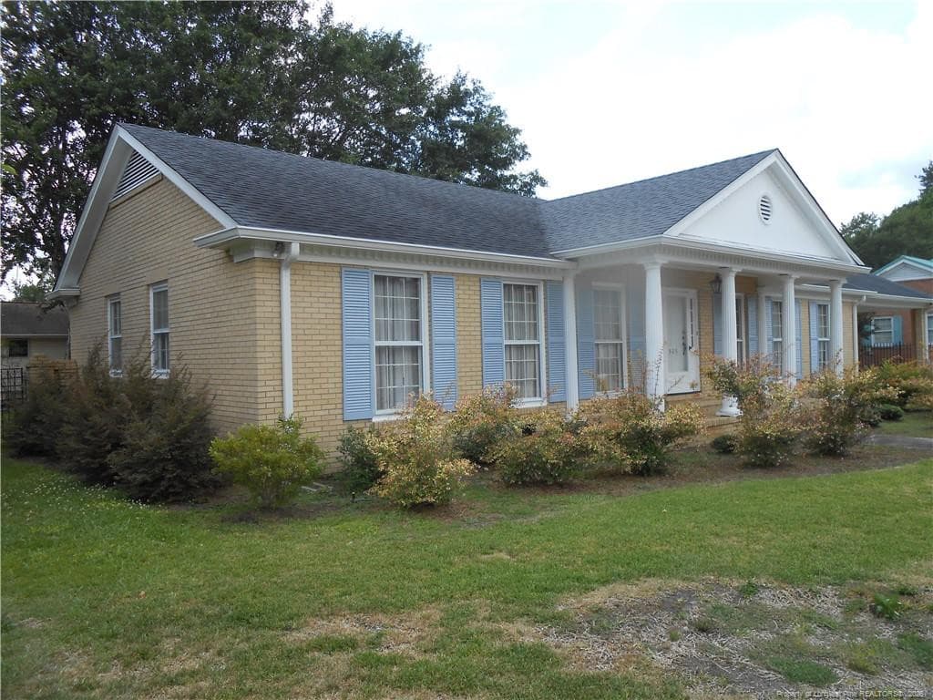 Front/Side - 305 W 32 Street, Lumberton, NC 28358