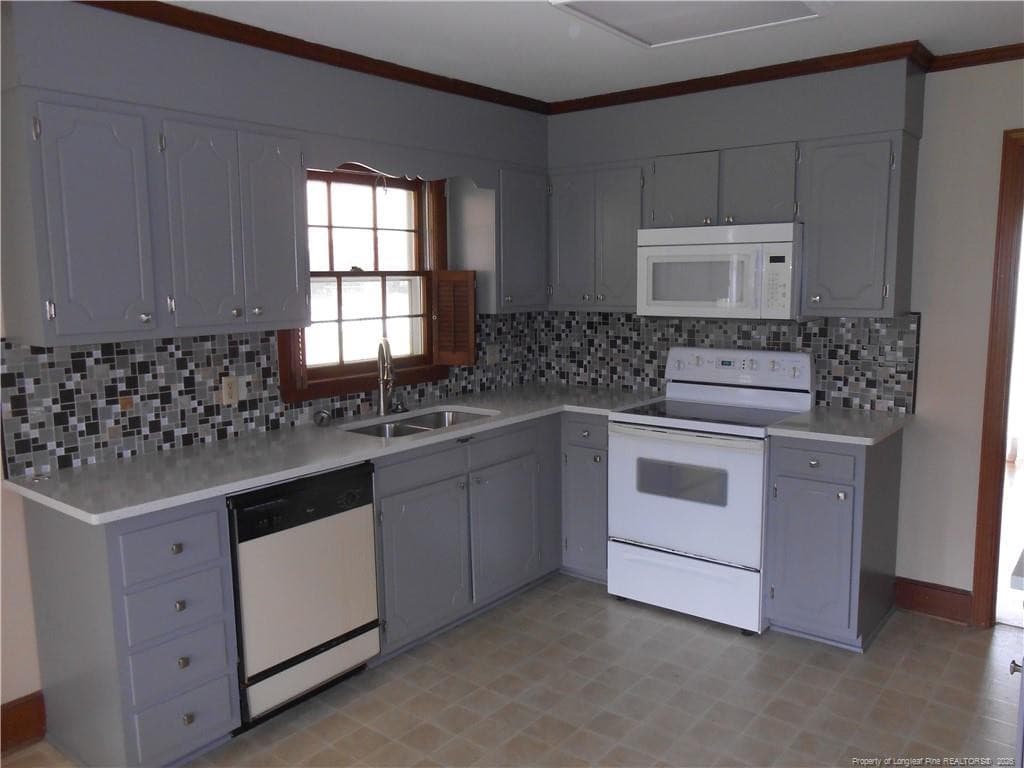 Kitchen - 305 W 32 Street, Lumberton, NC 28358