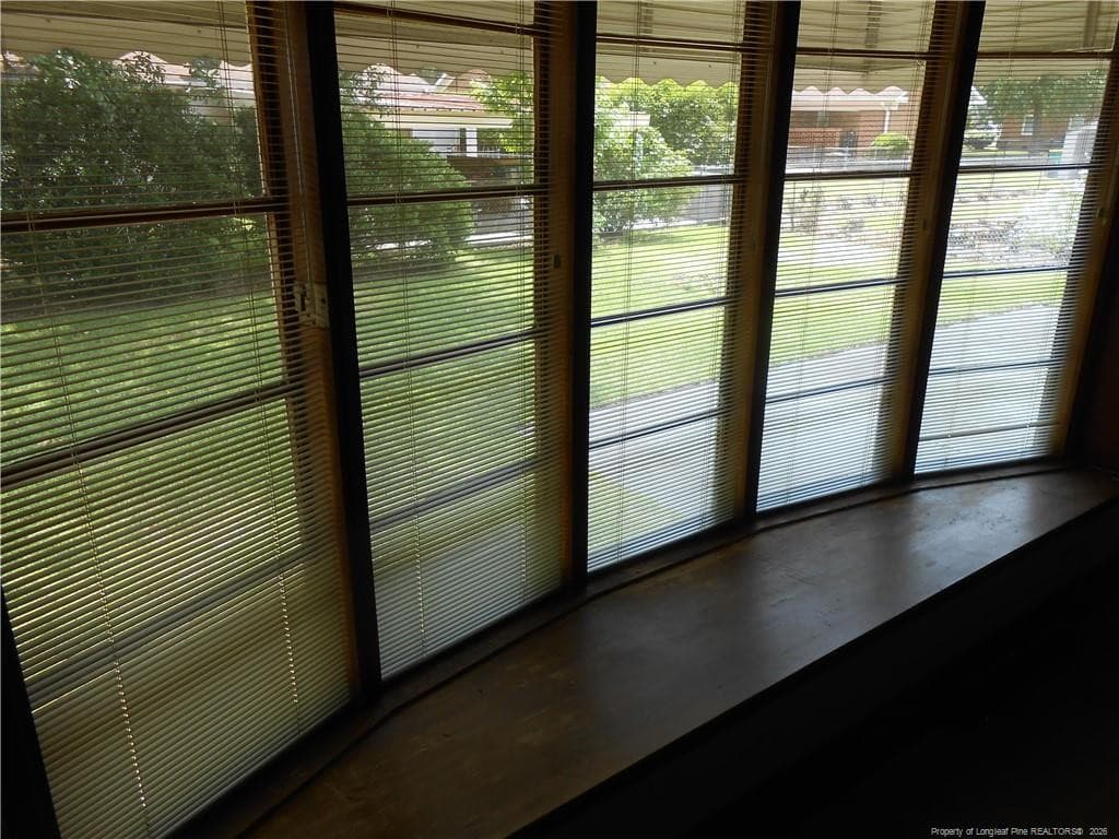 Bay Window - 305 W 32 Street, Lumberton, NC 28358