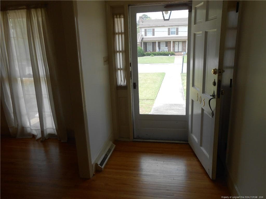 Foyer - 305 W 32 Street, Lumberton, NC 28358