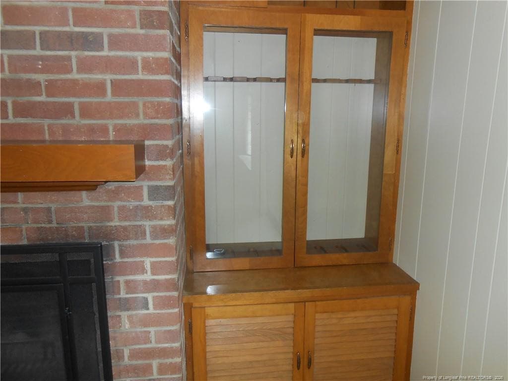Built-in at Fireplace - 305 W 32 Street, Lumberton, NC 28358