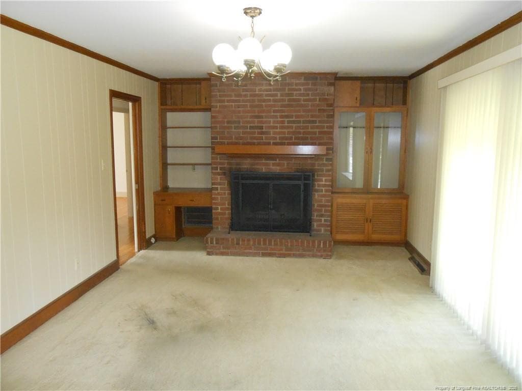 Den/w/Fireplace - 305 W 32 Street, Lumberton, NC 28358