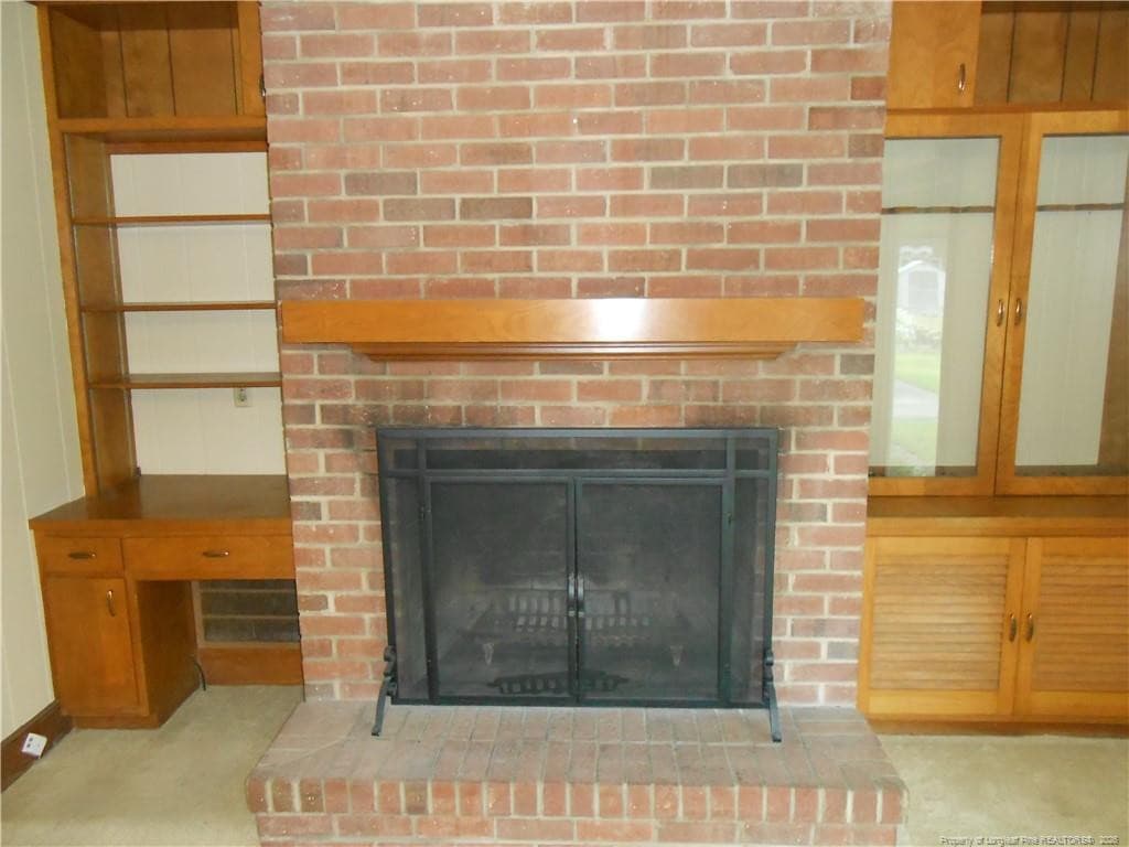 Fireplace - 305 W 32 Street, Lumberton, NC 28358