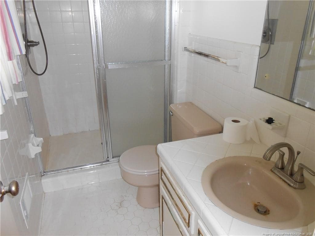 Primary Bathroom - 305 W 32 Street, Lumberton, NC 28358