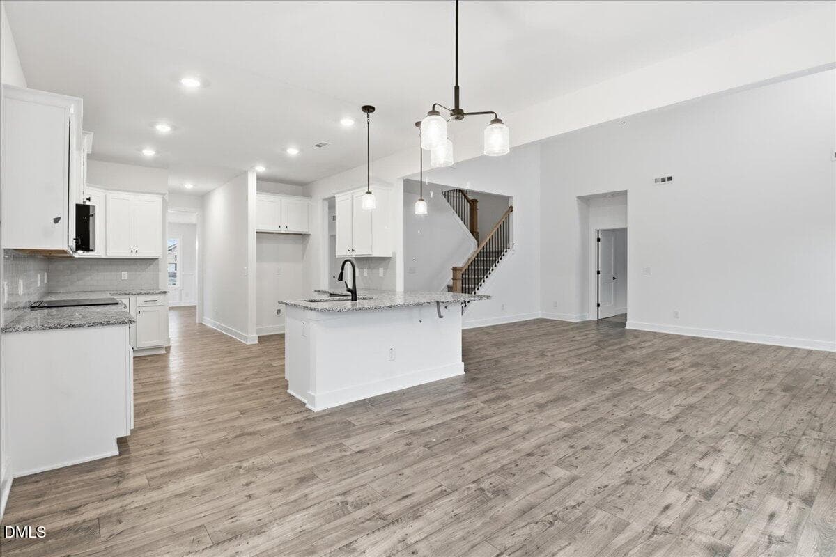 Breakfast area w/breakfast bar - 108 Jackson Rdg Way, Pikeville, NC 27863