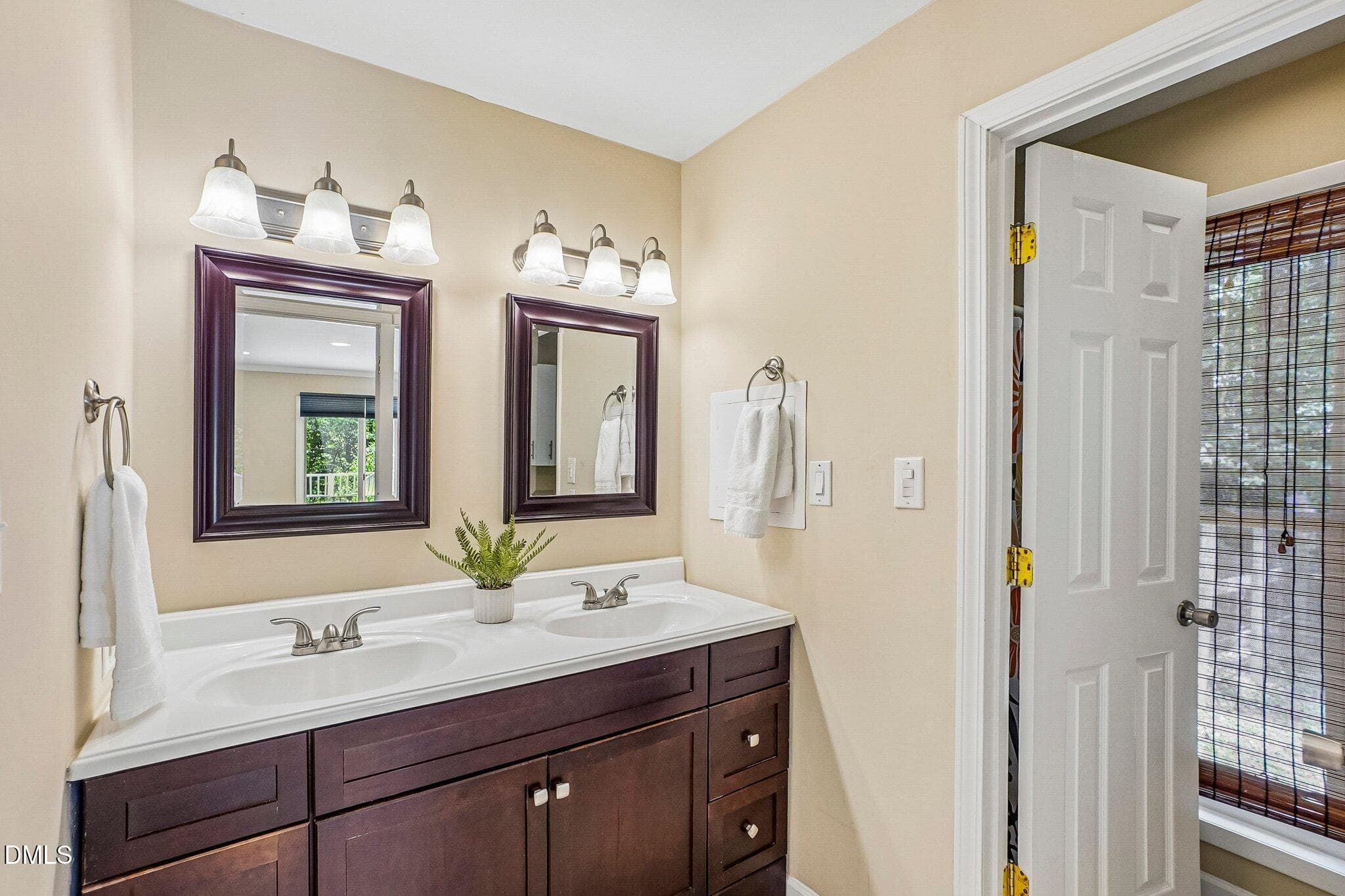 17-web-or-mls-Stones Throw-S1706-017 - 111 Stones Throw, Chapel Hill, NC 27516, Chapel Hill