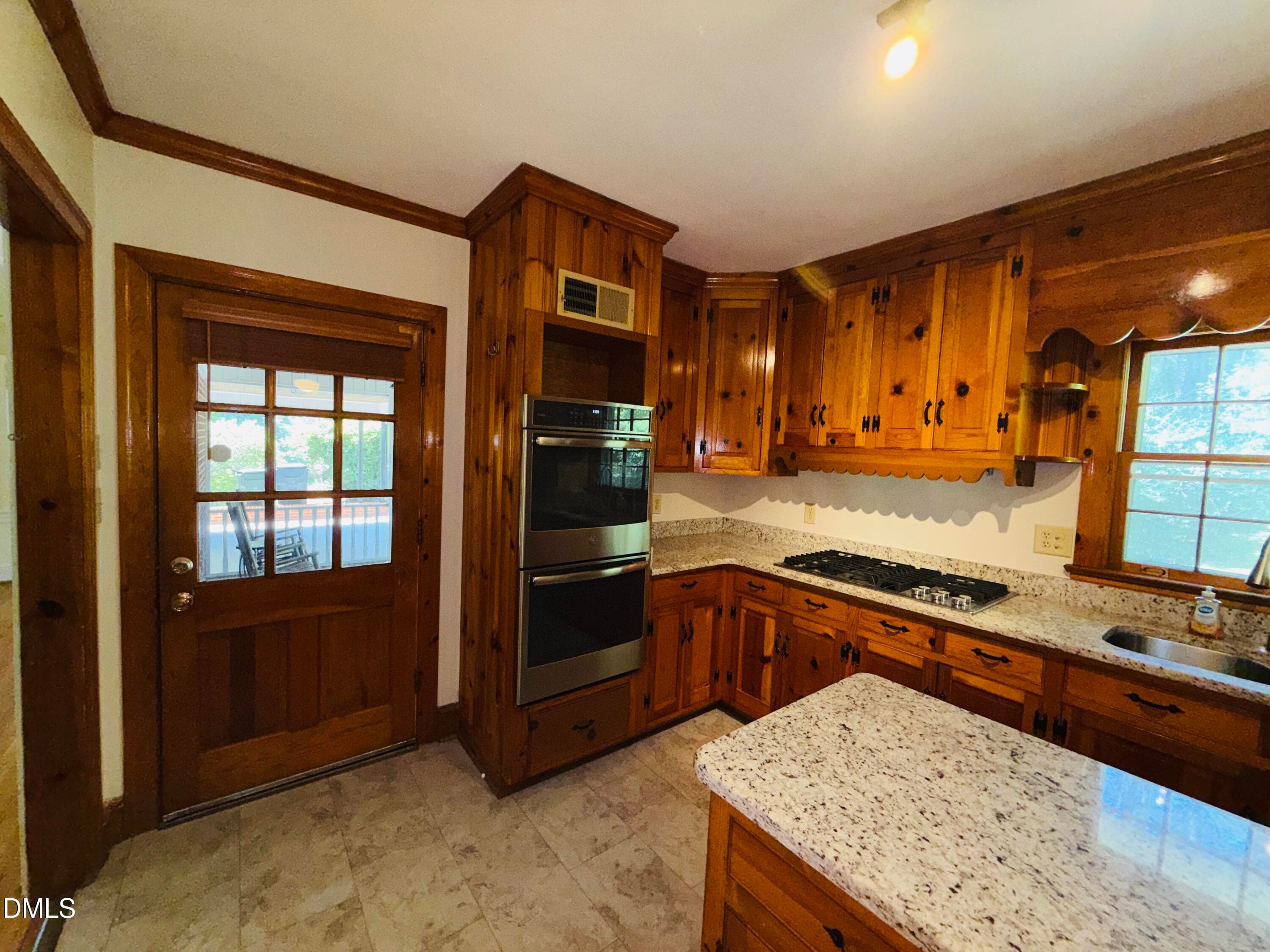 double ovens - 174 Pine Cone Drive, Oxford, NC 27565