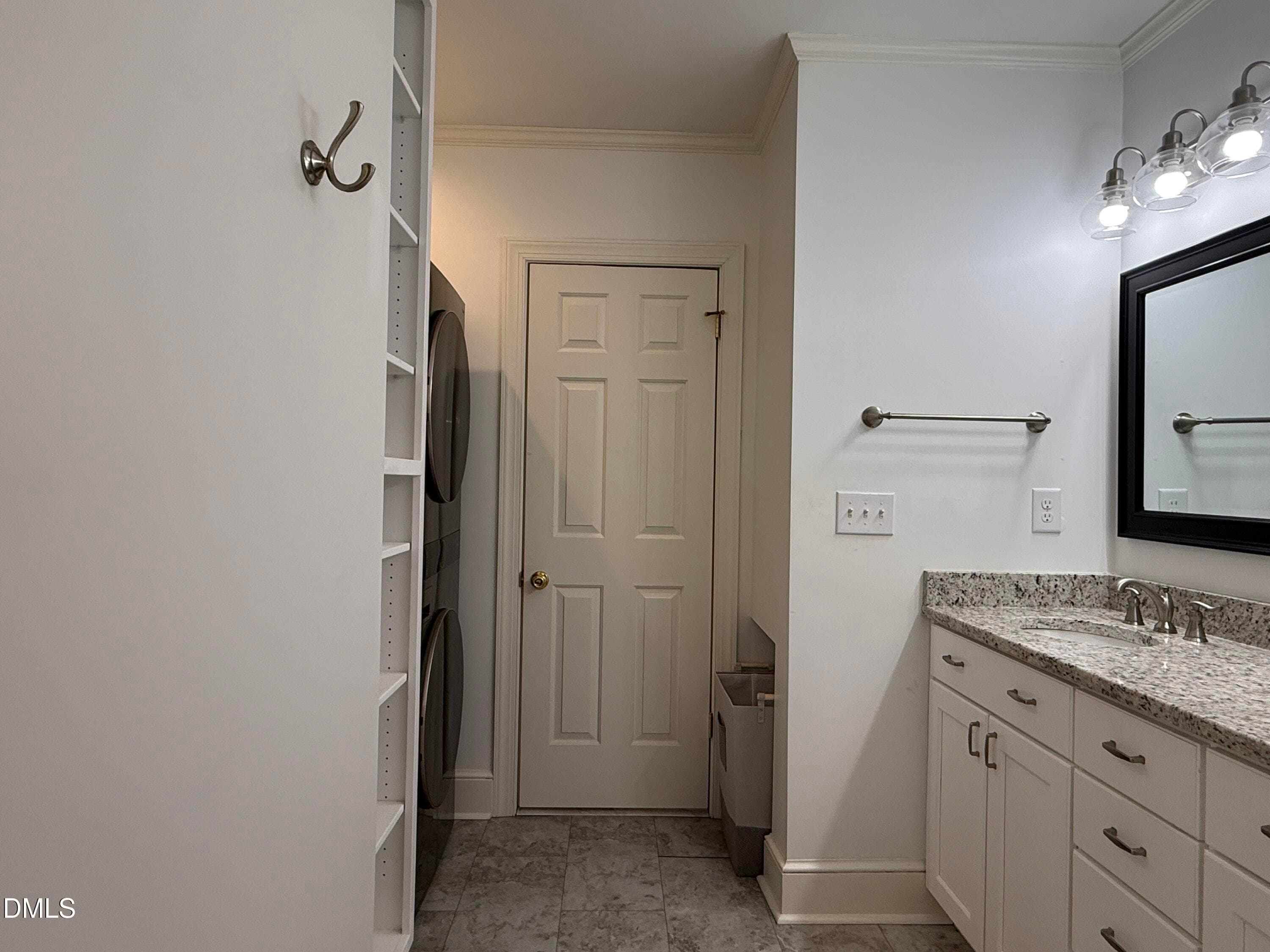 w/d hall bath - 174 Pine Cone Drive, Oxford, NC 27565