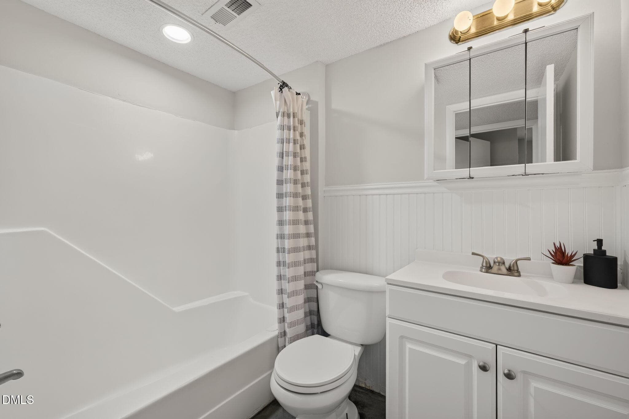 30-web-or-mls-IMG_0372 - 546 Pine Ridge Place, Raleigh, NC 27609, Raleigh