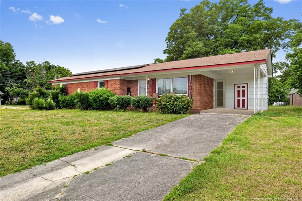 5301 Flagstone Court, Fayetteville, NC 28303