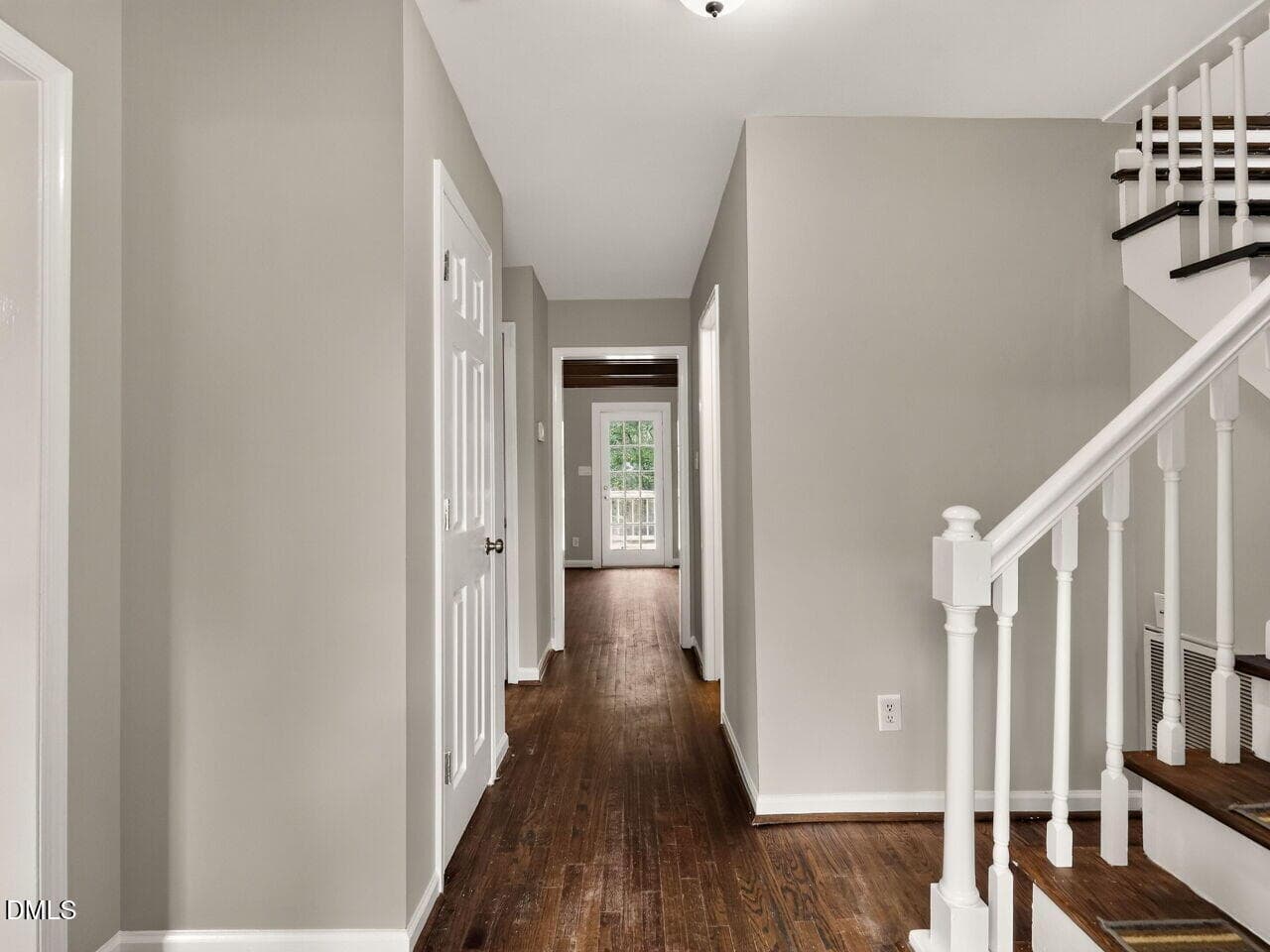 003-1280x960-foyer-entry - 102 Greenwood Circle, Smithfield, NC 27577