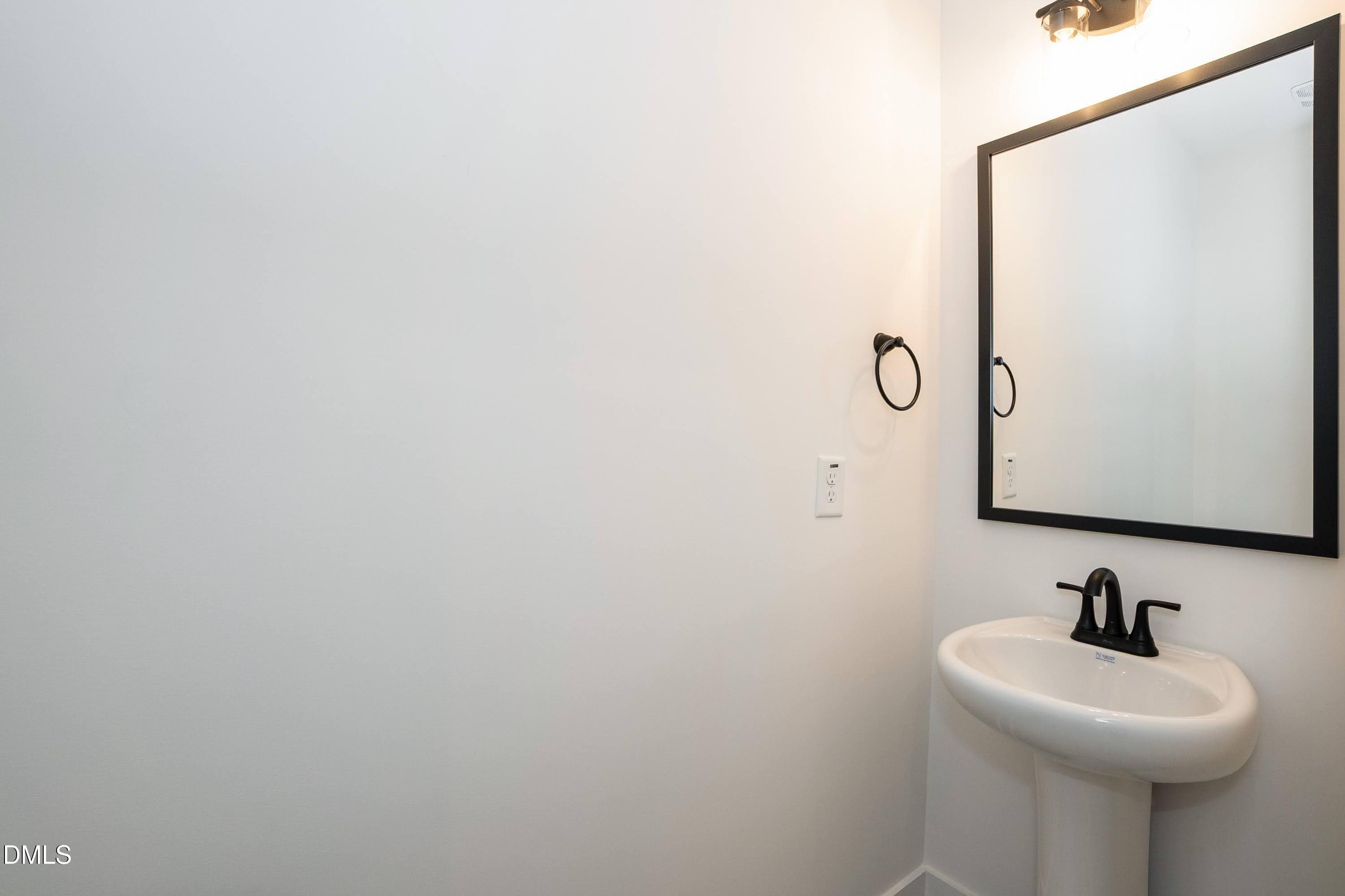 Bathroom 01 - 202 Jackson Rdg Way, Pikeville, NC 27863