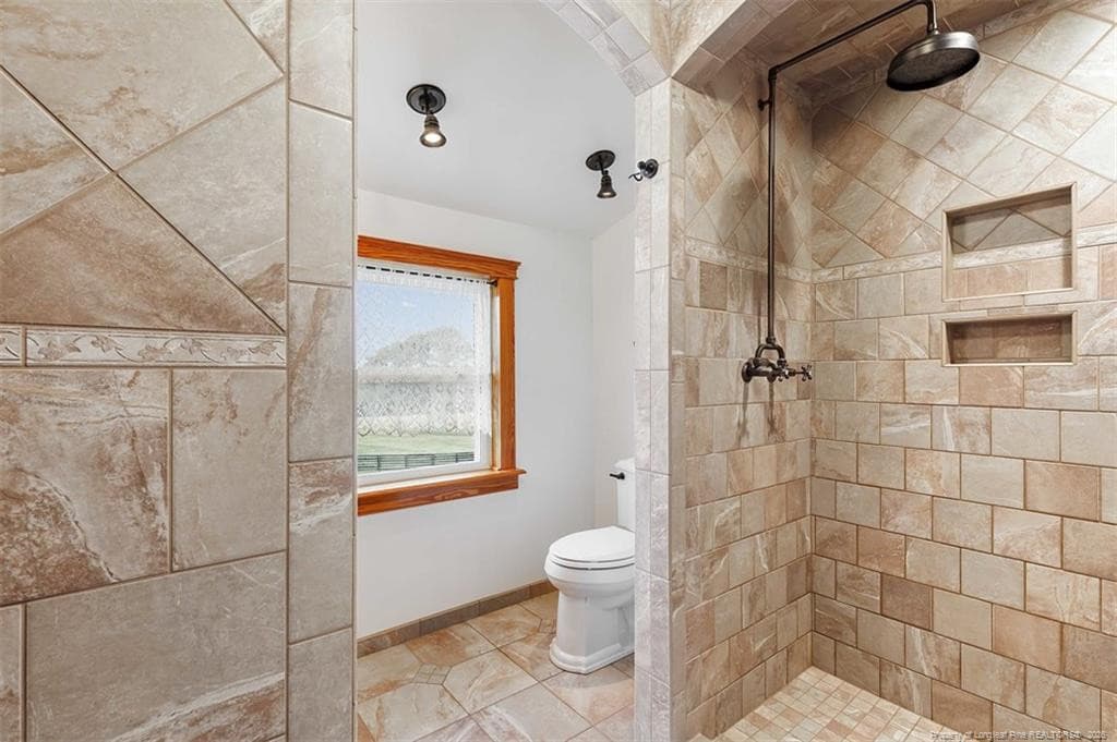 hall bathroom upstairs - 578 Atkins Road, Cameron, NC 28326