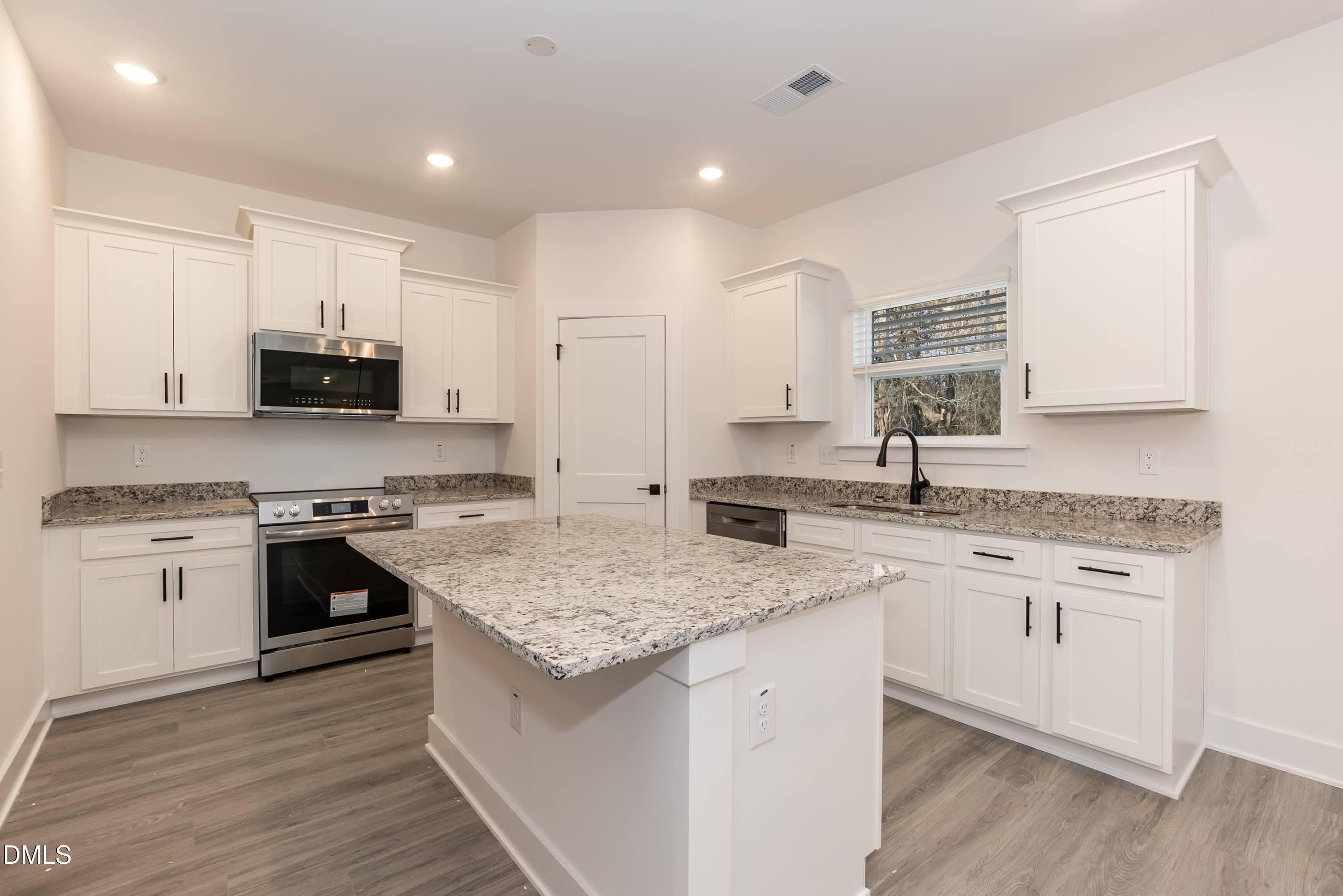 Kitchen 03 - 204 Jackson Rdg Way, Pikeville, NC 27863