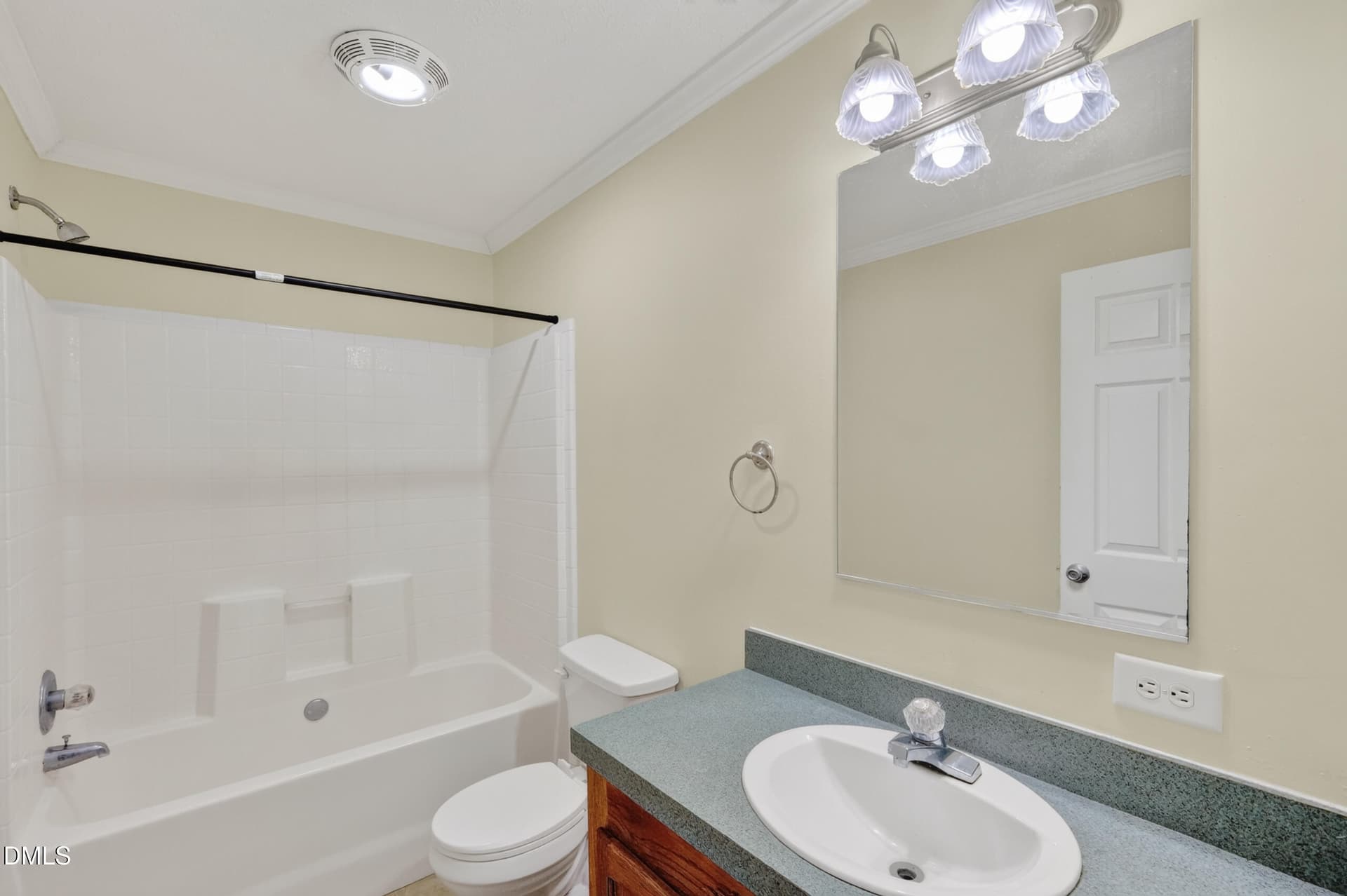 Hallway Bathroom - 126 Hunter Road, Henderson, NC 27537
