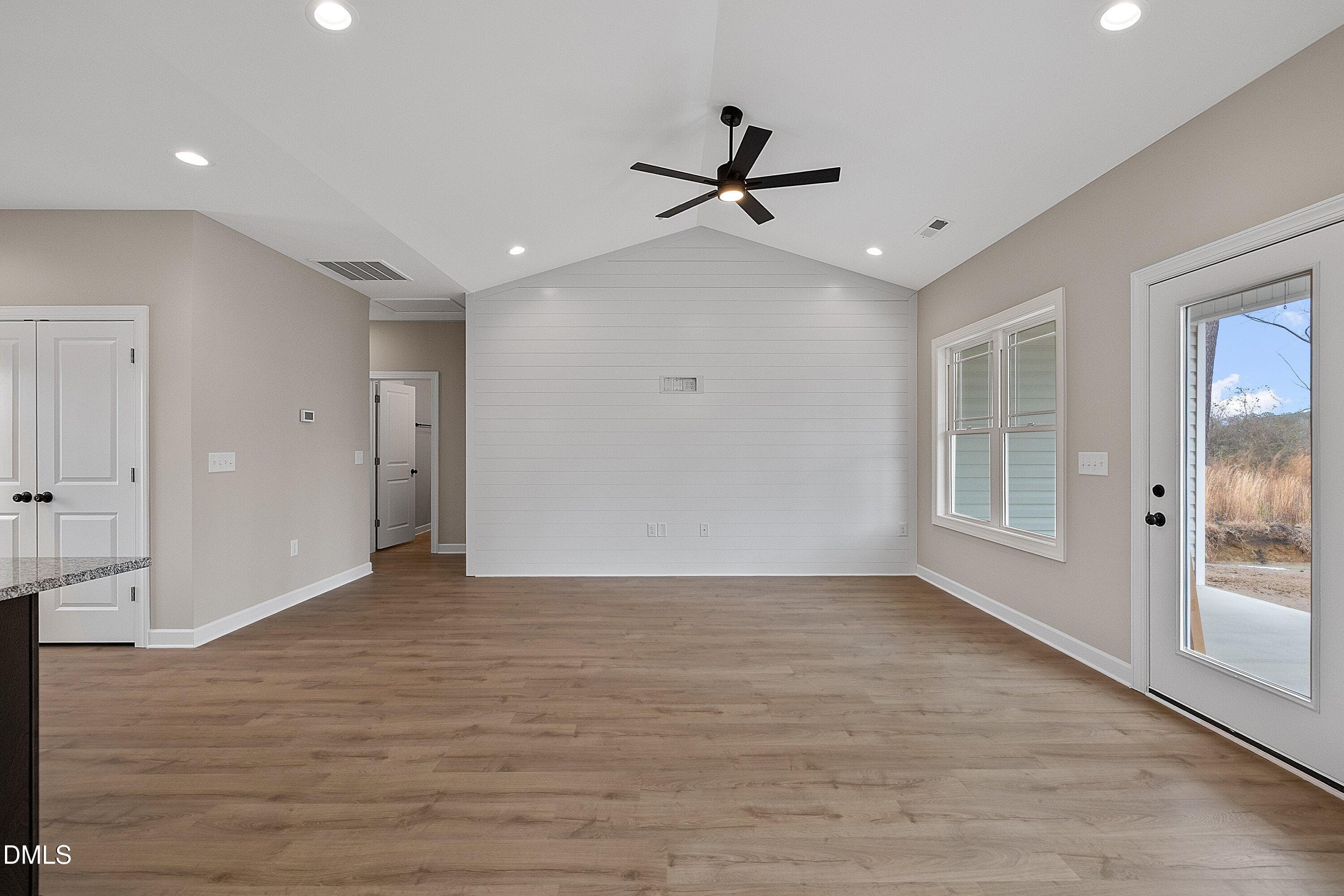15-922 Micro _3858 - 928 Micro Road W, Selma, NC 27576