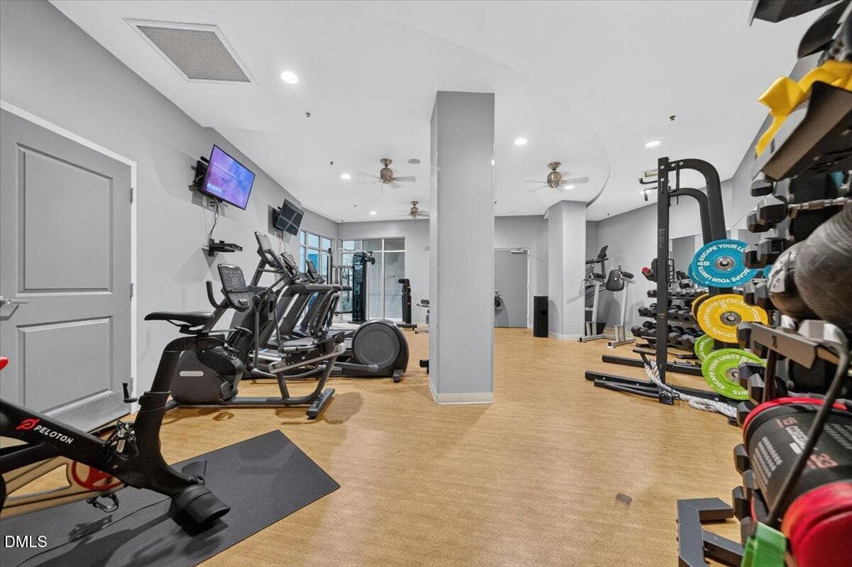 50-222APT212GlenwoodAveRaleigh_050_ZRL08 - 222 Glenwood Avenue 212, Raleigh, NC 27603, Raleigh
