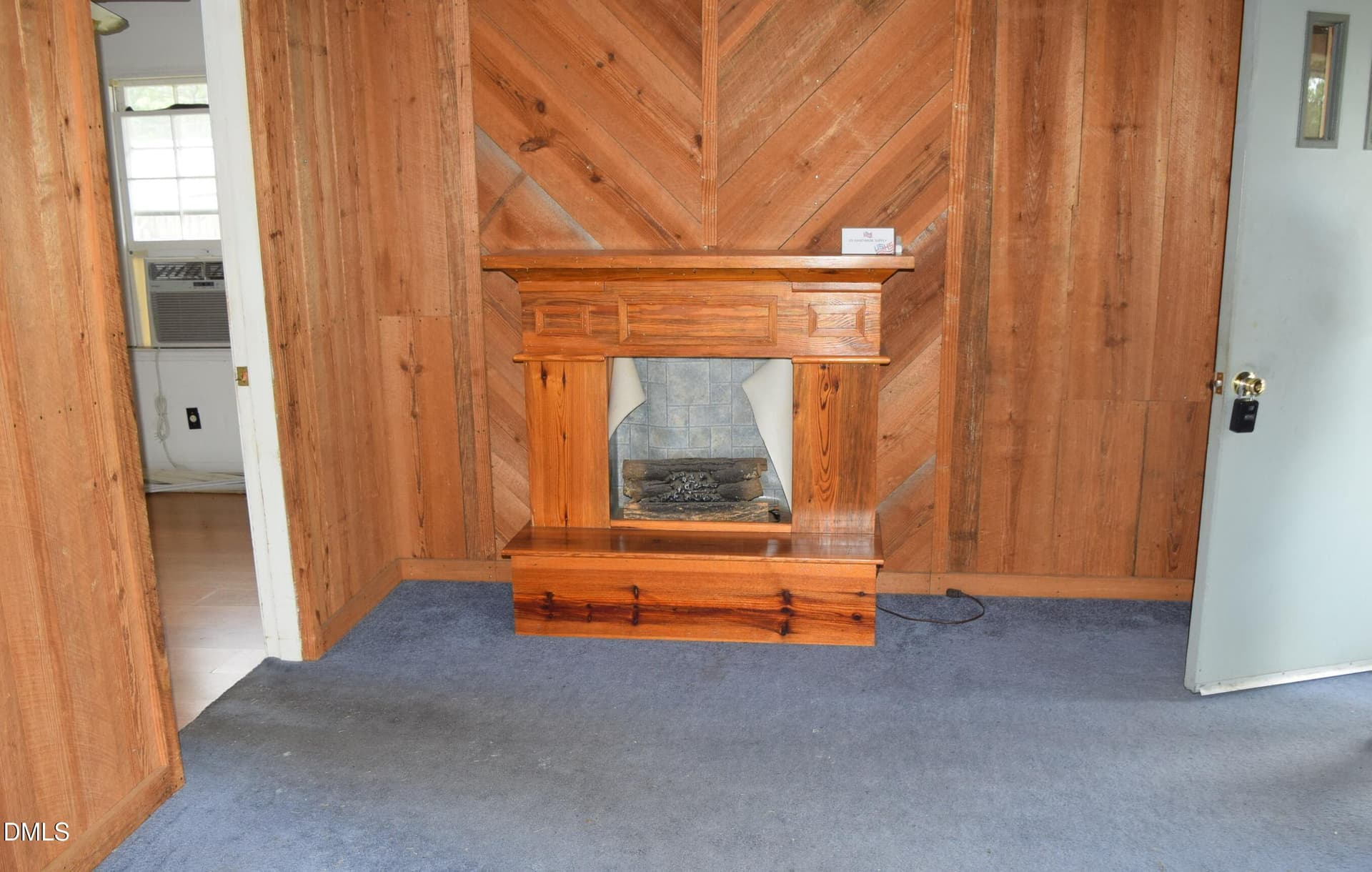 Den - 205 W B Street, Erwin, NC 28339