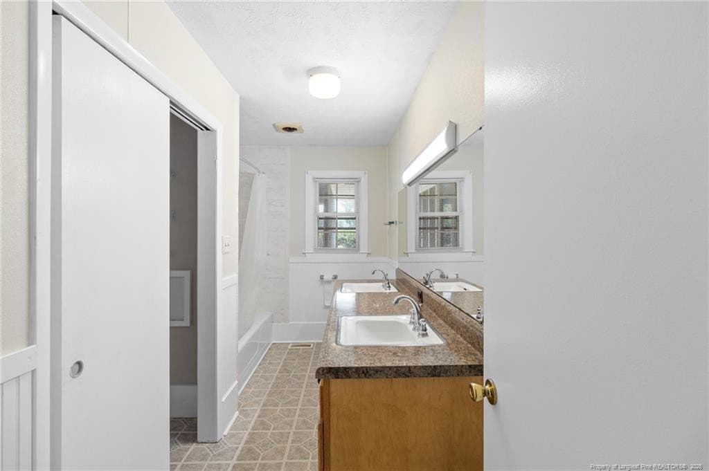 Photo 18 - 344 S 4th Street, Saint Pauls, NC 28384