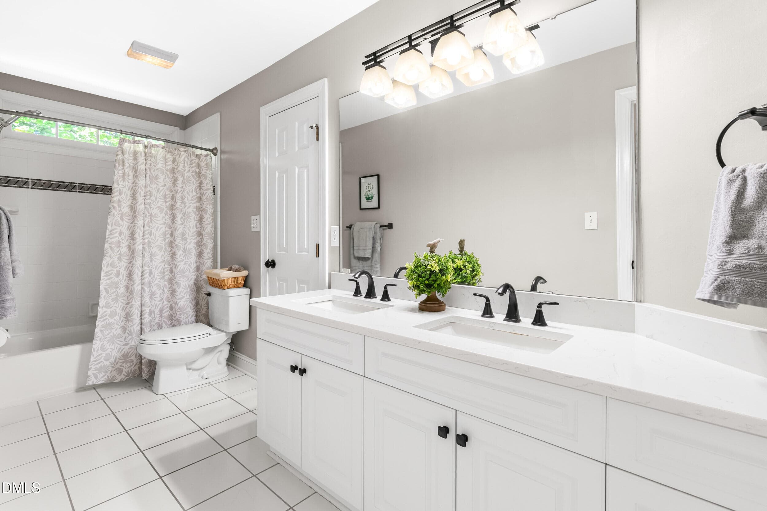 Jack&Jill Bath - 5801 Sand Pebble Place, Raleigh, NC 27613, Raleigh