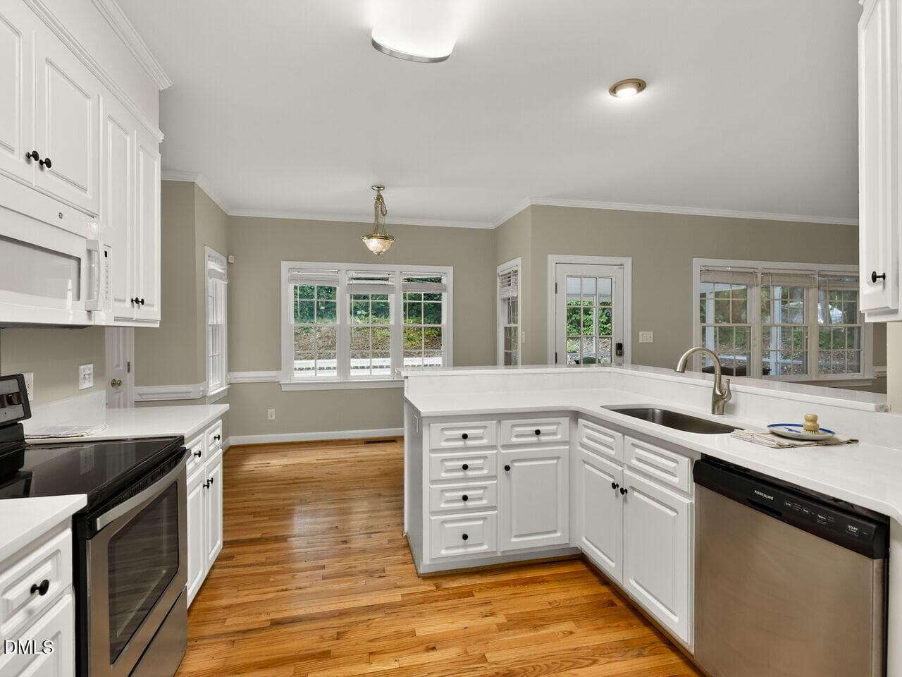 013-1280x960-kitchen-breakfast - 305 Neuse Ridge Drive, Clayton, NC 27527