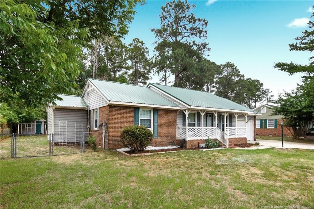 Photo 4 - 547 Farmview Drive, Fayetteville, NC 28311, Fayetteville