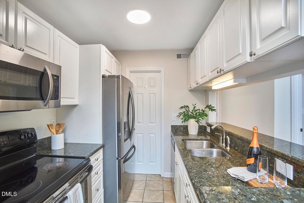 Kitchen - 1005 Kingswood Drive E, Chapel Hill, NC 27517, Chapel Hill