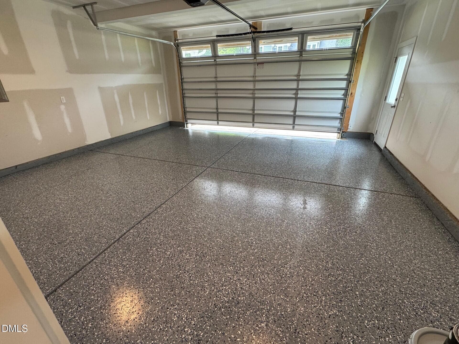 Epoxy Garage - 45 W Victoria Ridge Drive 32, Selma, NC 27576