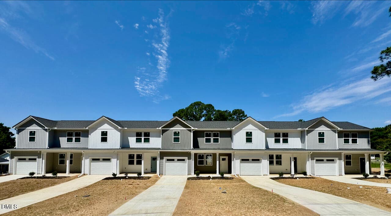 Oakwood Townhomes Community Row - 218 George Street, Four Oaks, NC 27524
