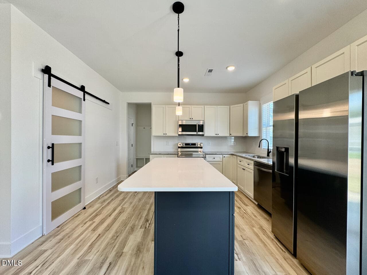 Quartz Island Kitchen - 218 George Street, Four Oaks, NC 27524