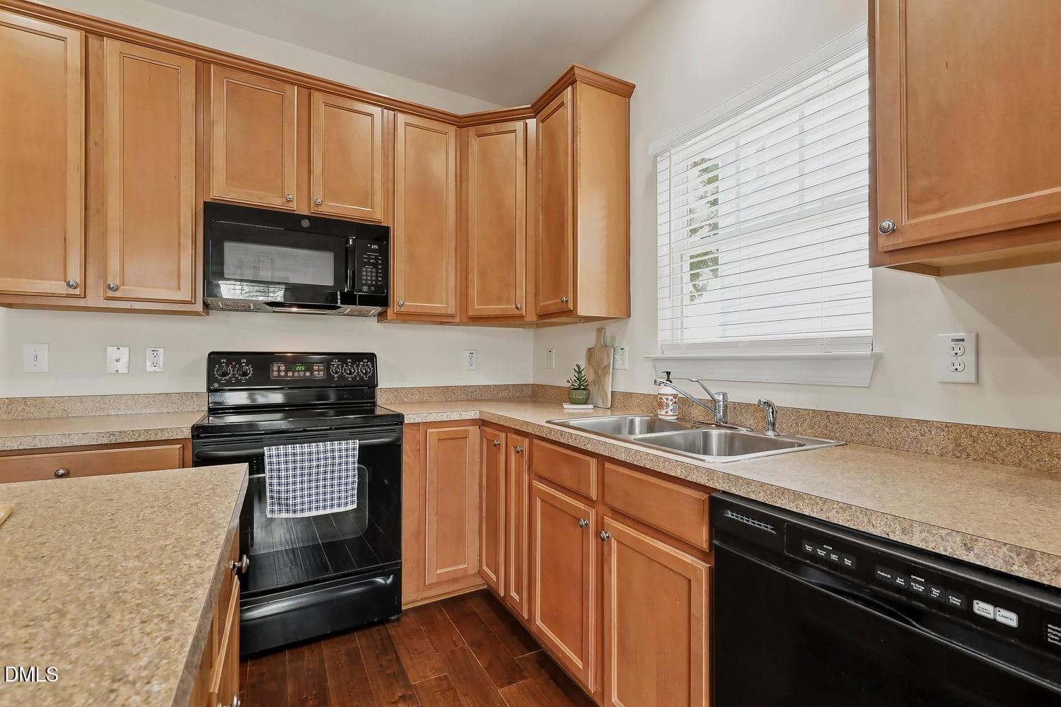 013-047-Kitchen-1500x1000 - 336 Kinellan Lane, Cary, NC 27519, Cary