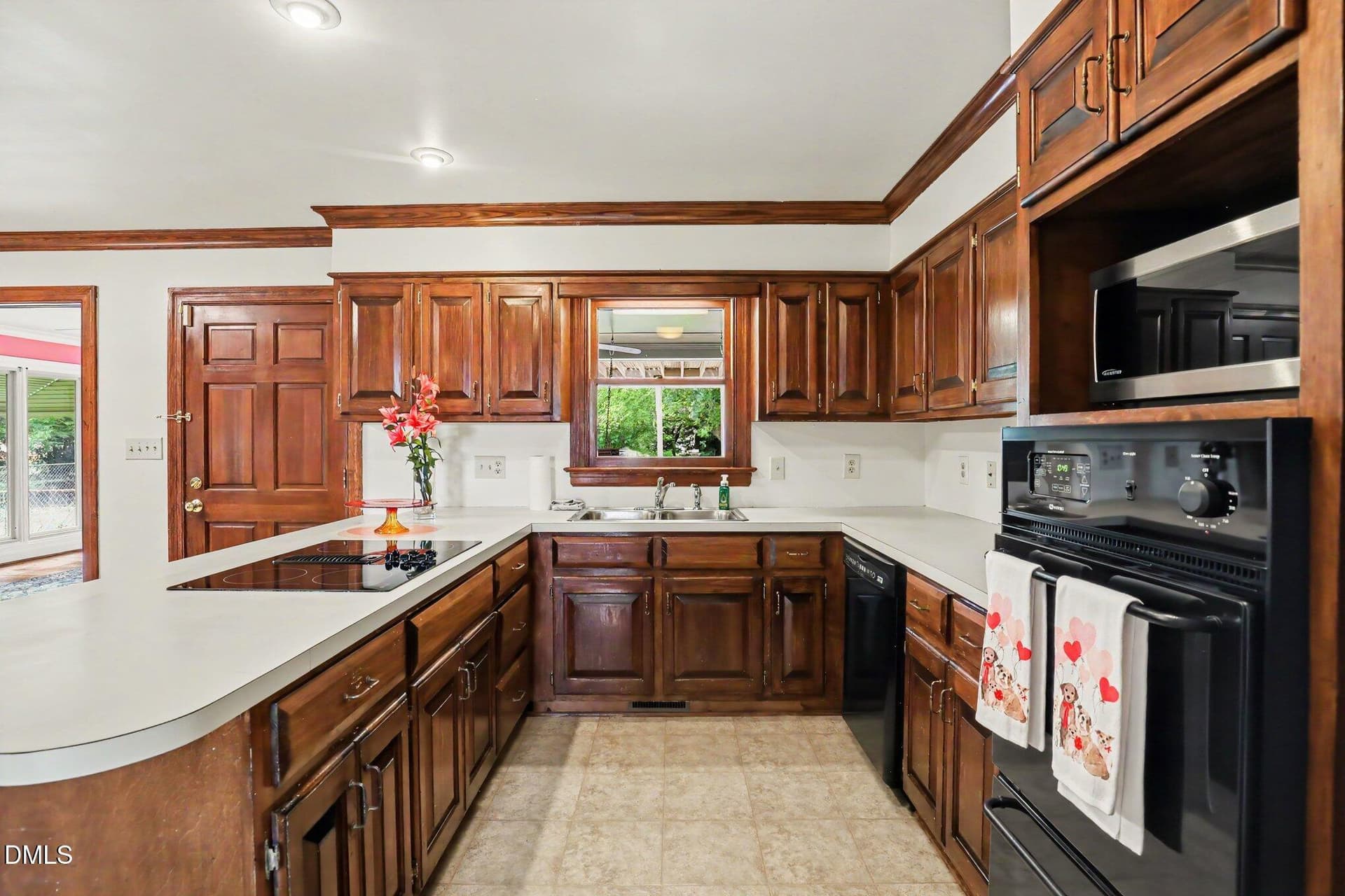 Cooktop & Double Oven - 4217 Merck Road W, Wilson, NC 27893