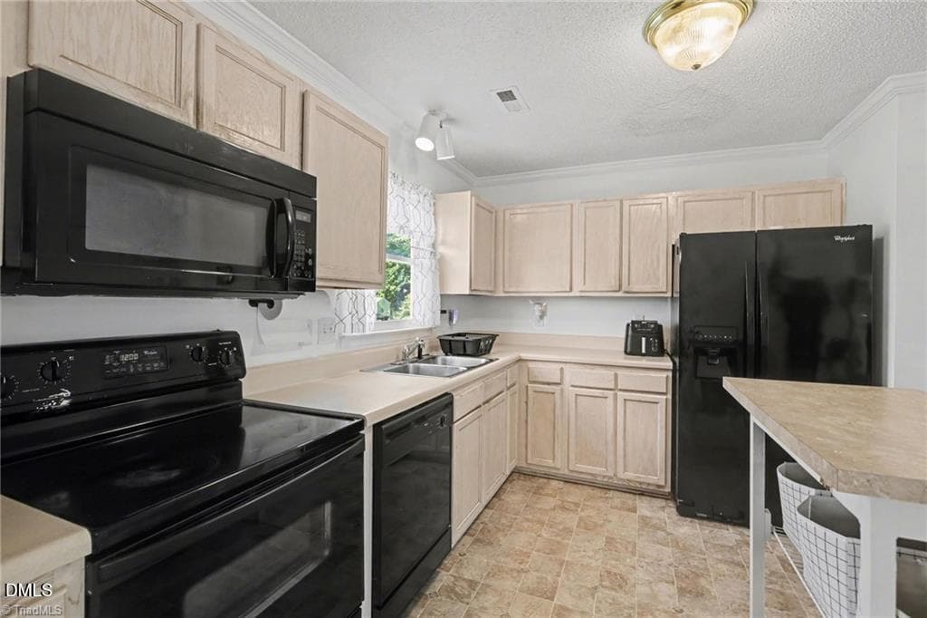 Riverdale kitchen2 - 3904 Riverdale Road, Greensboro, NC 27406