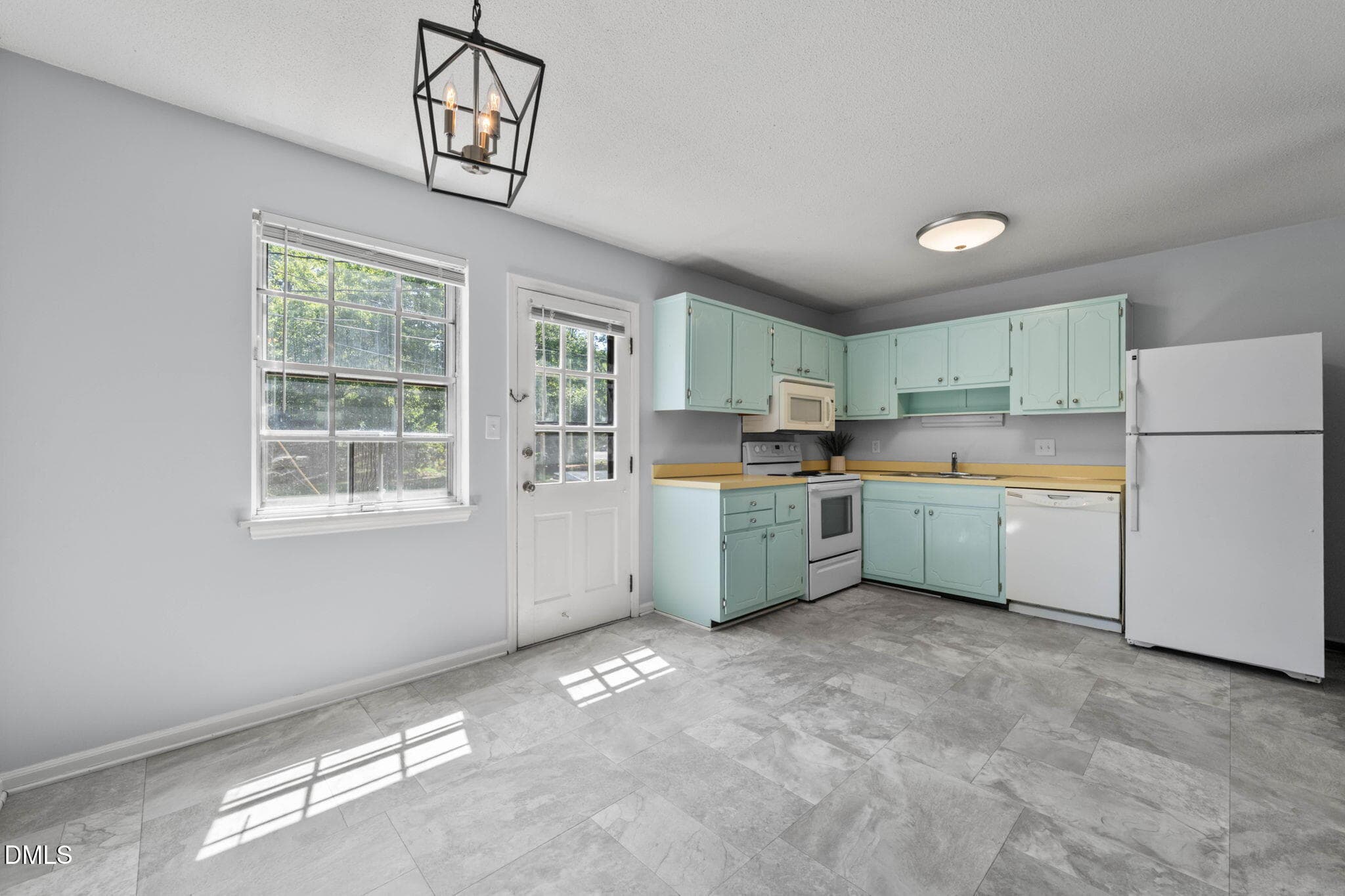 9-web-or-mls-DSC04456 - 1002 Willow Drive Apt 6, Chapel Hill, NC 27514, Chapel Hill