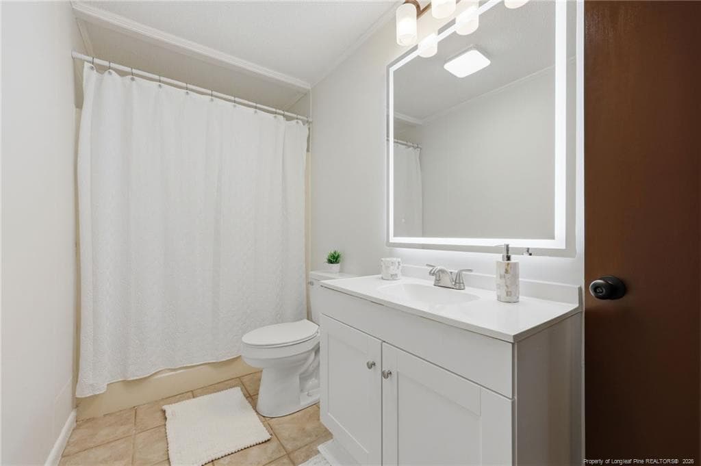 Hall bath - 2848 Old Stage Road S, Erwin, NC 28339
