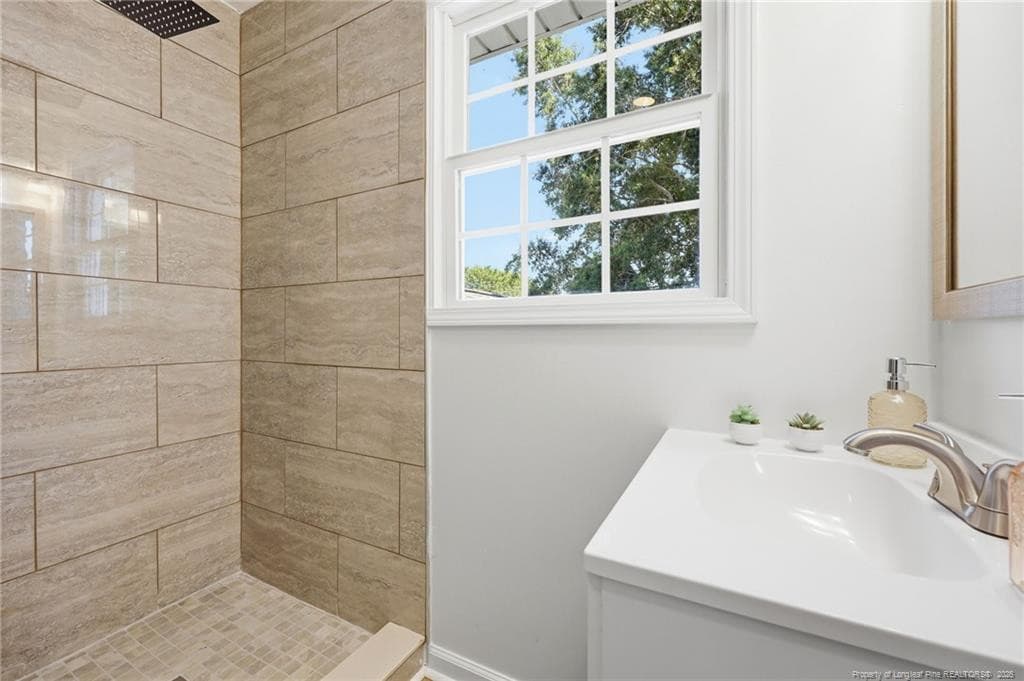 upstairs bath - 2848 Old Stage Road S, Erwin, NC 28339