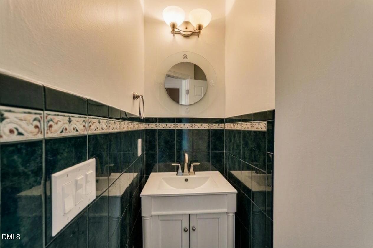 Powder Room - 7804 Umstead Forest Drive, Raleigh, NC 27612, Raleigh