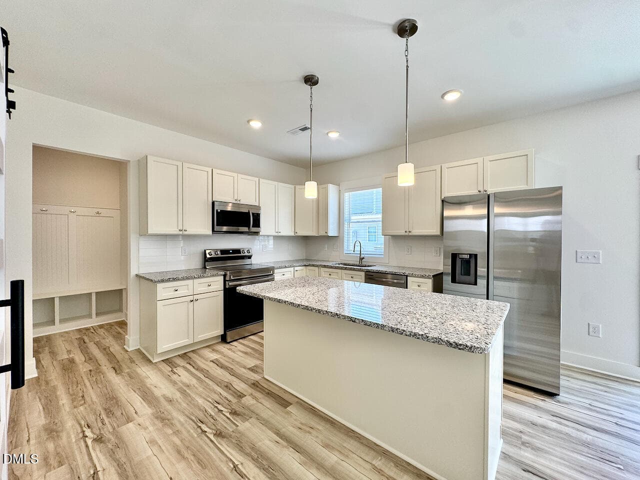Quartz Island Kitchen Hero - 220 George Street, Four Oaks, NC 27524