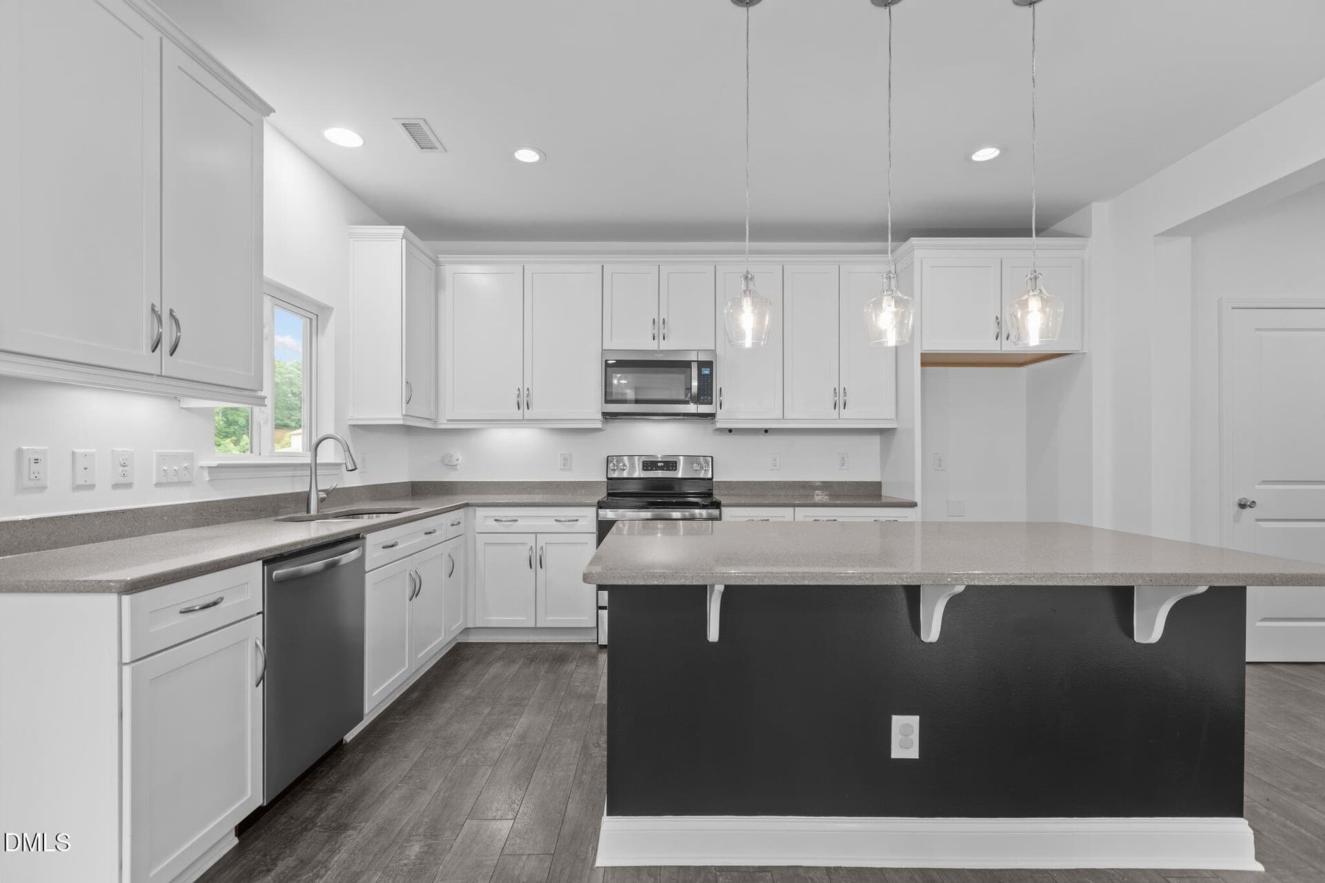 19-web-or-mls-2N6A3940 - 209 S Harrison Place Lane, Fuquay Varina, NC 27526