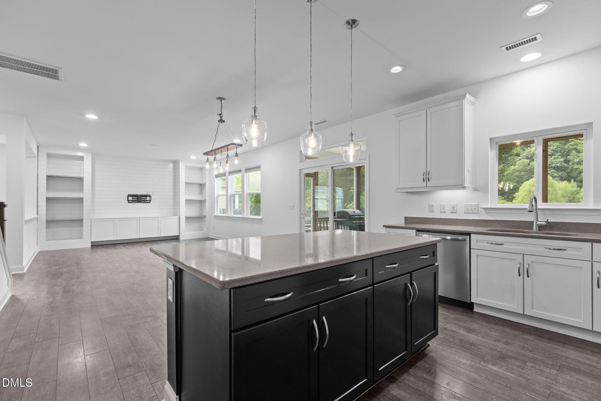 22-web-or-mls-2N6A3949 - 209 S Harrison Place Lane, Fuquay Varina, NC 27526