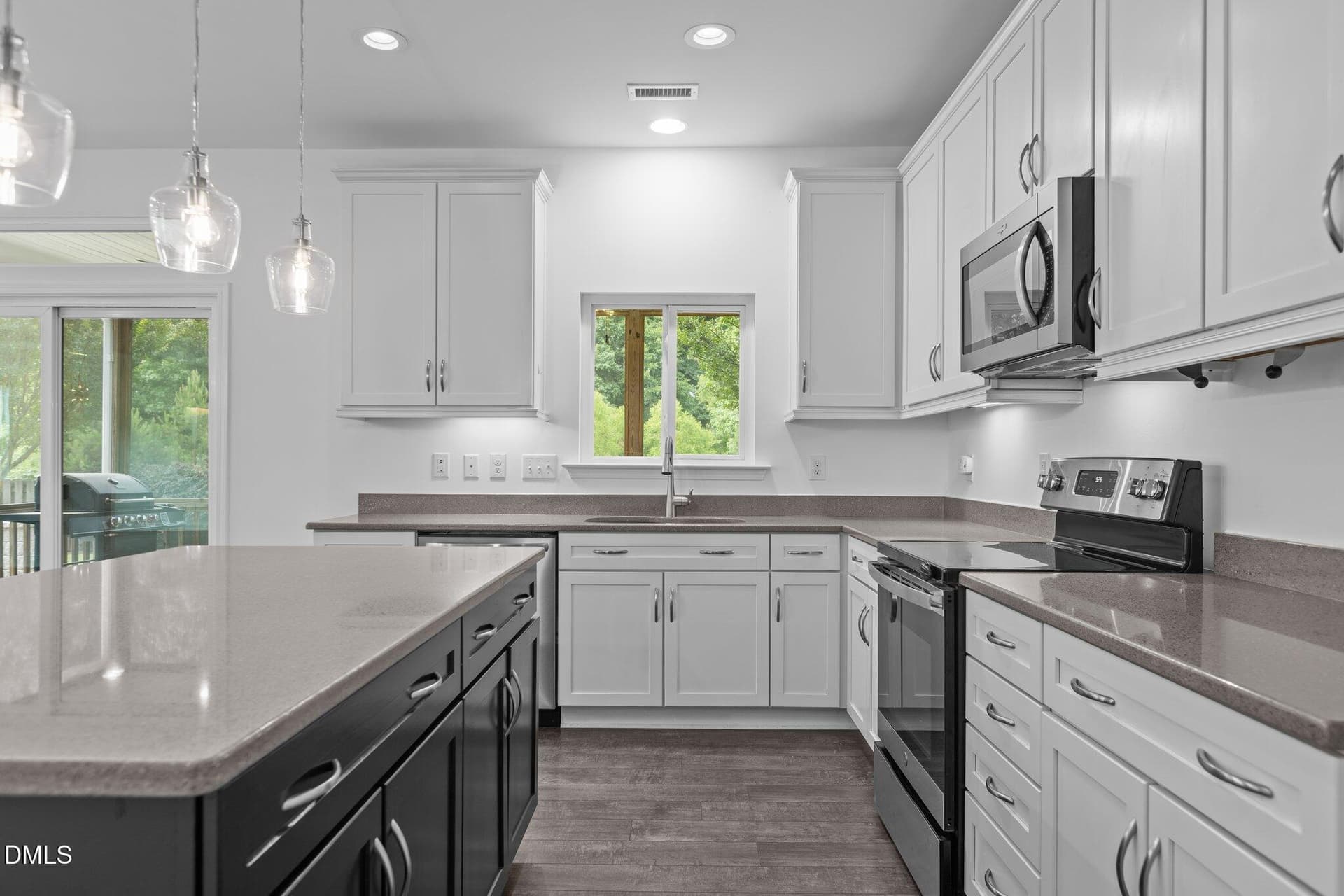 21-web-or-mls-2N6A3946 - 209 S Harrison Place Lane, Fuquay Varina, NC 27526
