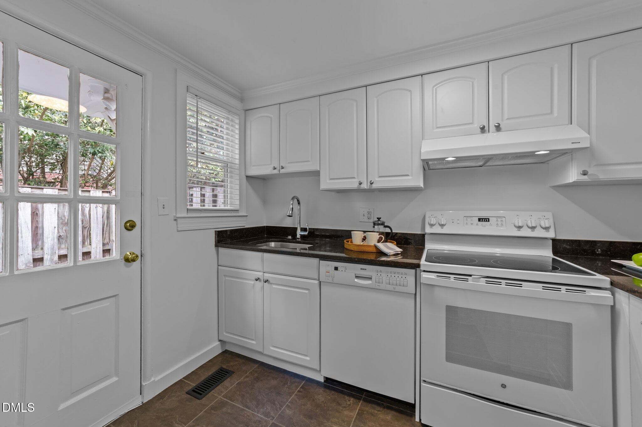 26-web-or-mls-VB4A0572 - 1103 Nichols Drive, Raleigh, NC 27605, Raleigh