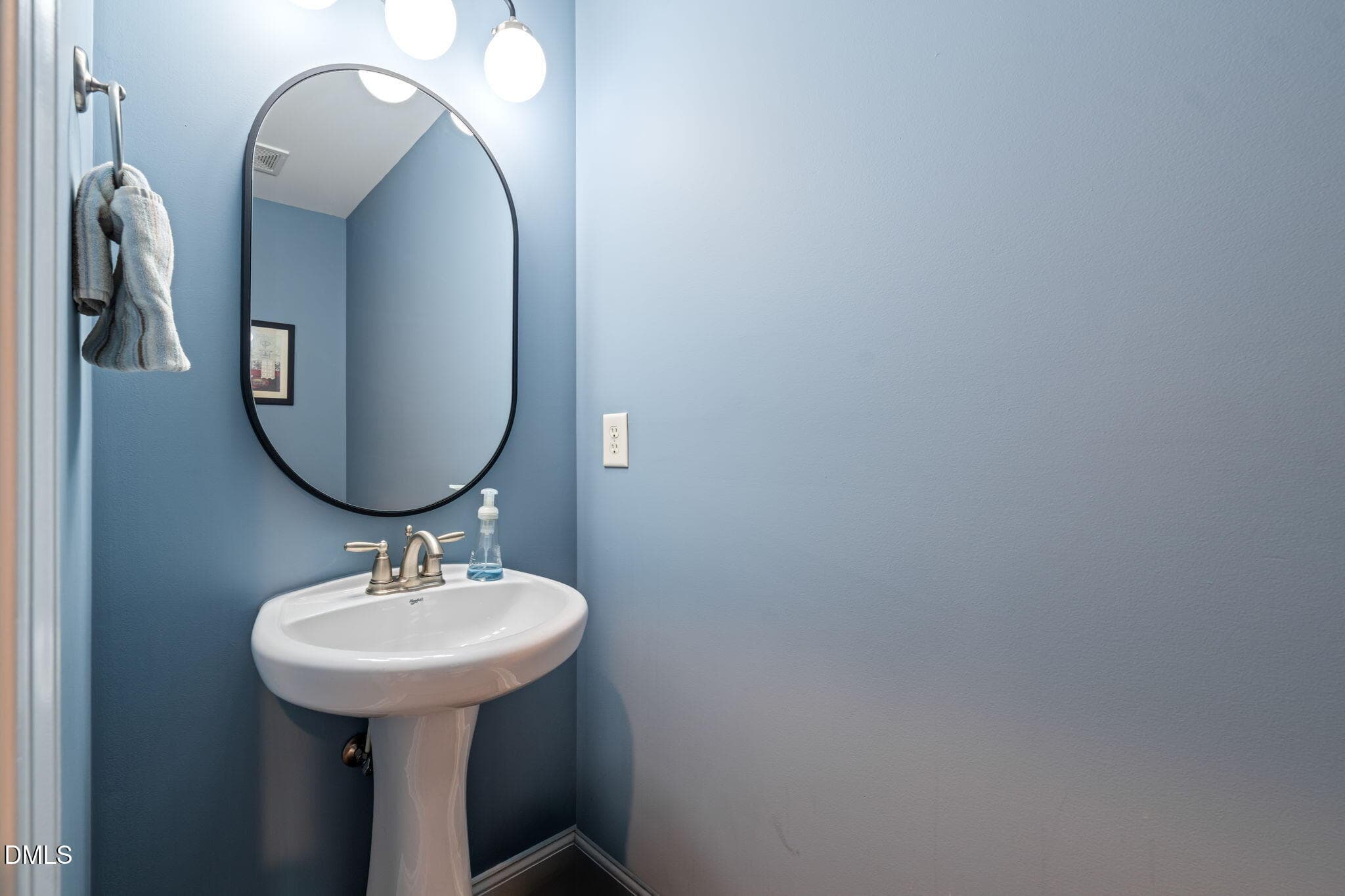 Powder room - 225 Anniston Court, Cary, NC 27519, Cary
